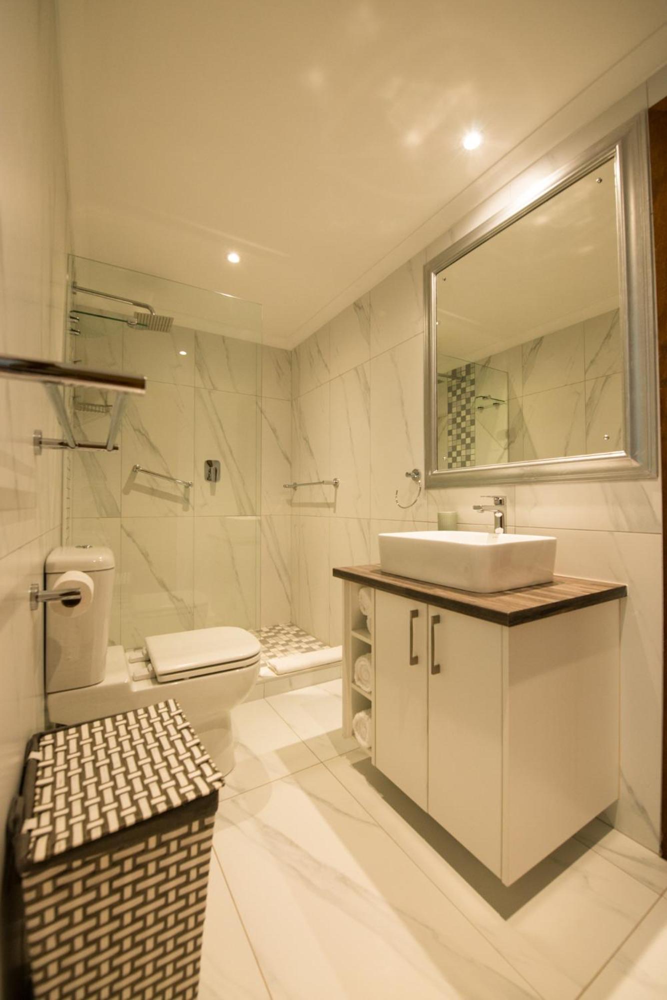 Queen Room with Sea View - Photo 7