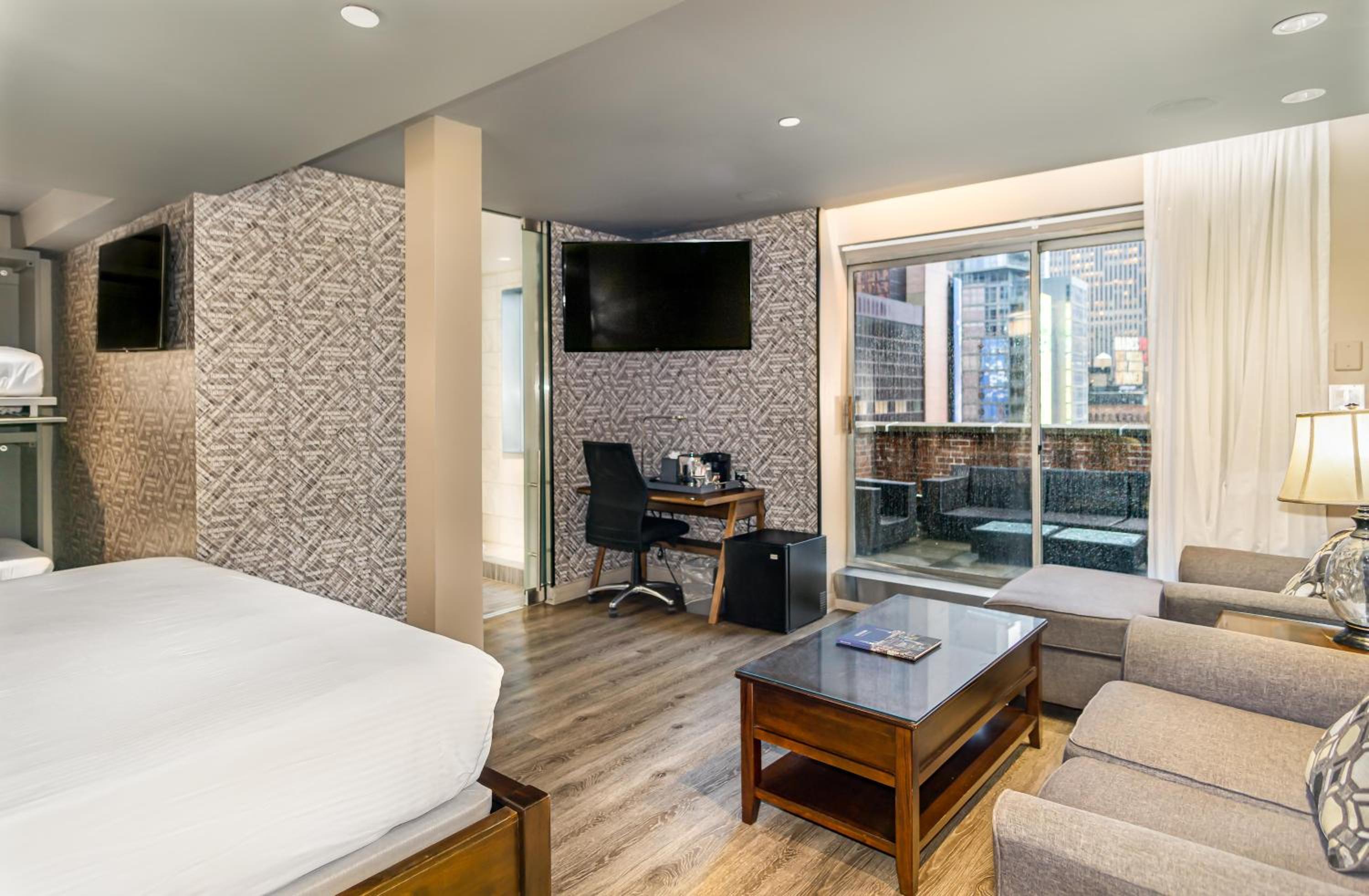 Junior Penthouse 2 (Premium Room) photo 1