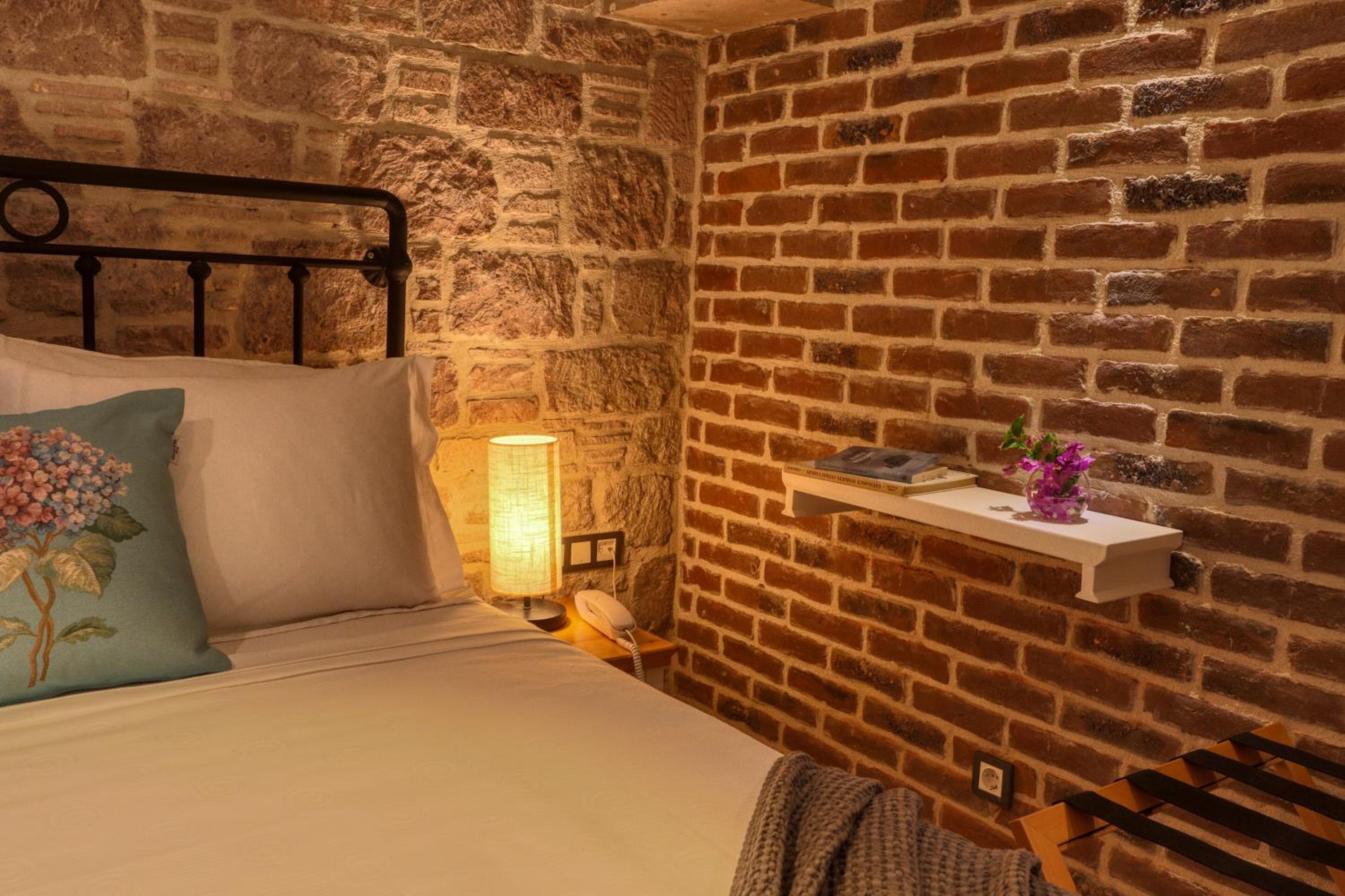 Deluxe Room - Photo 2