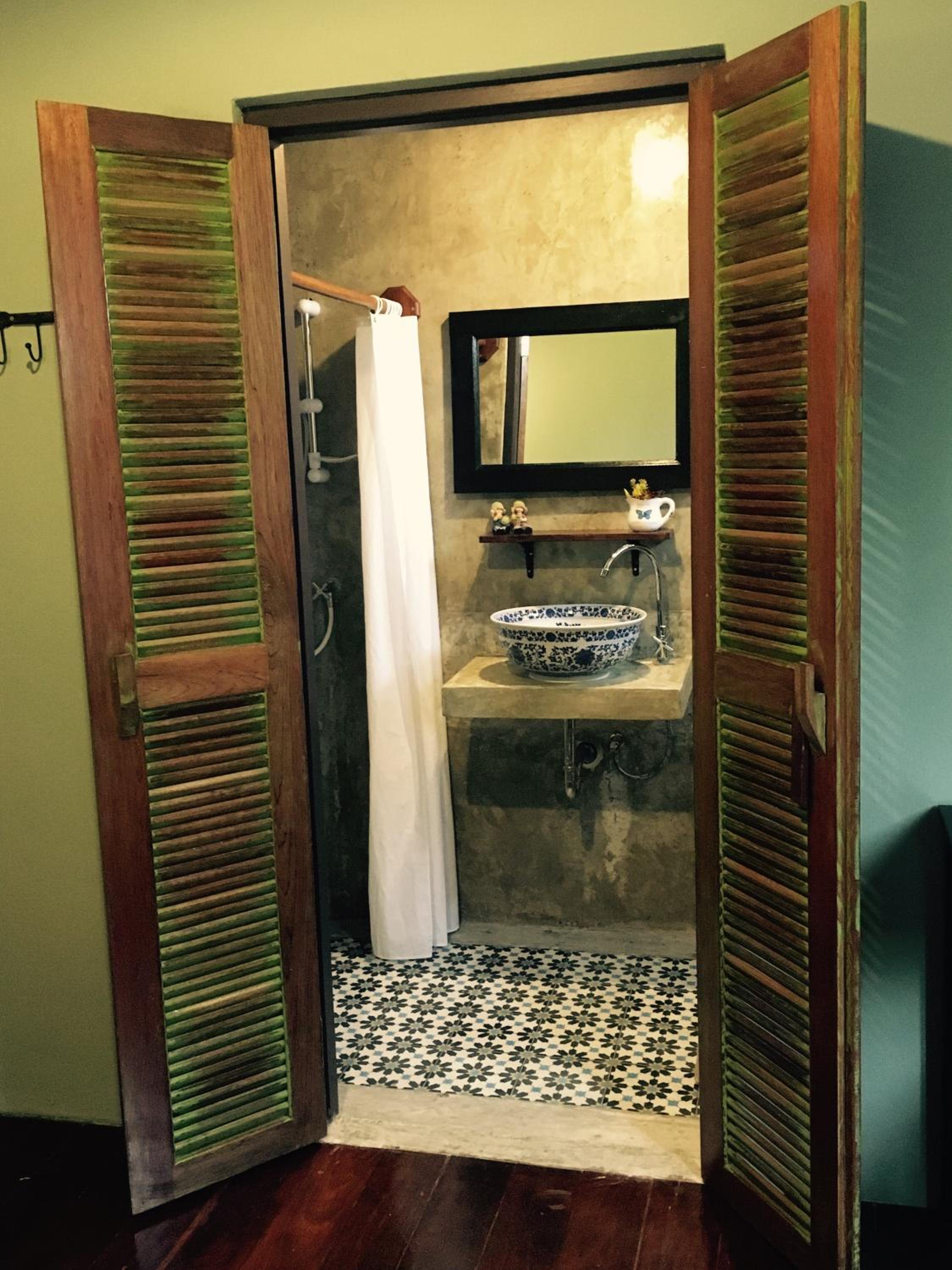 Single Room with Bathroom photo 3