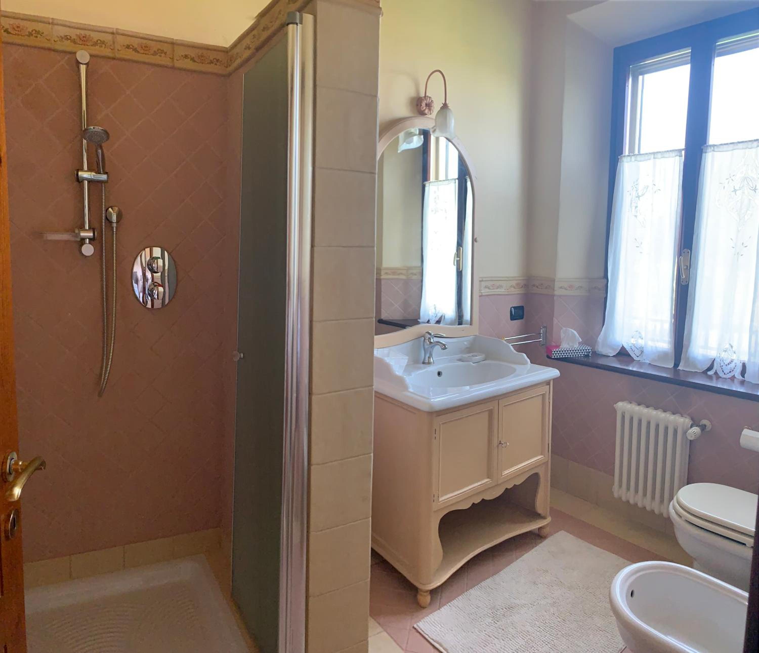 Double Room with Private Bathroom - Photo 12