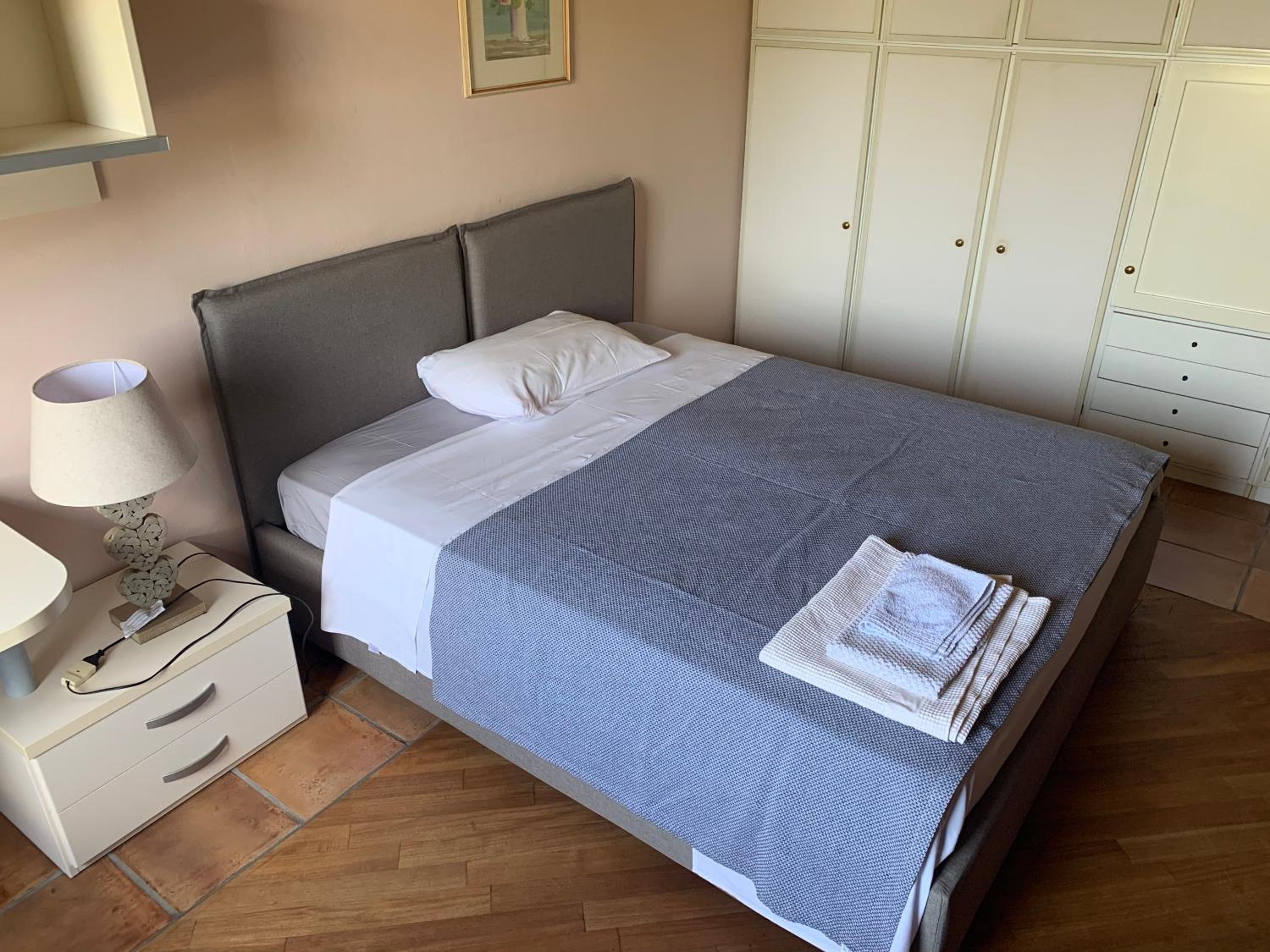 Double Room with Private Bathroom - Photo 3
