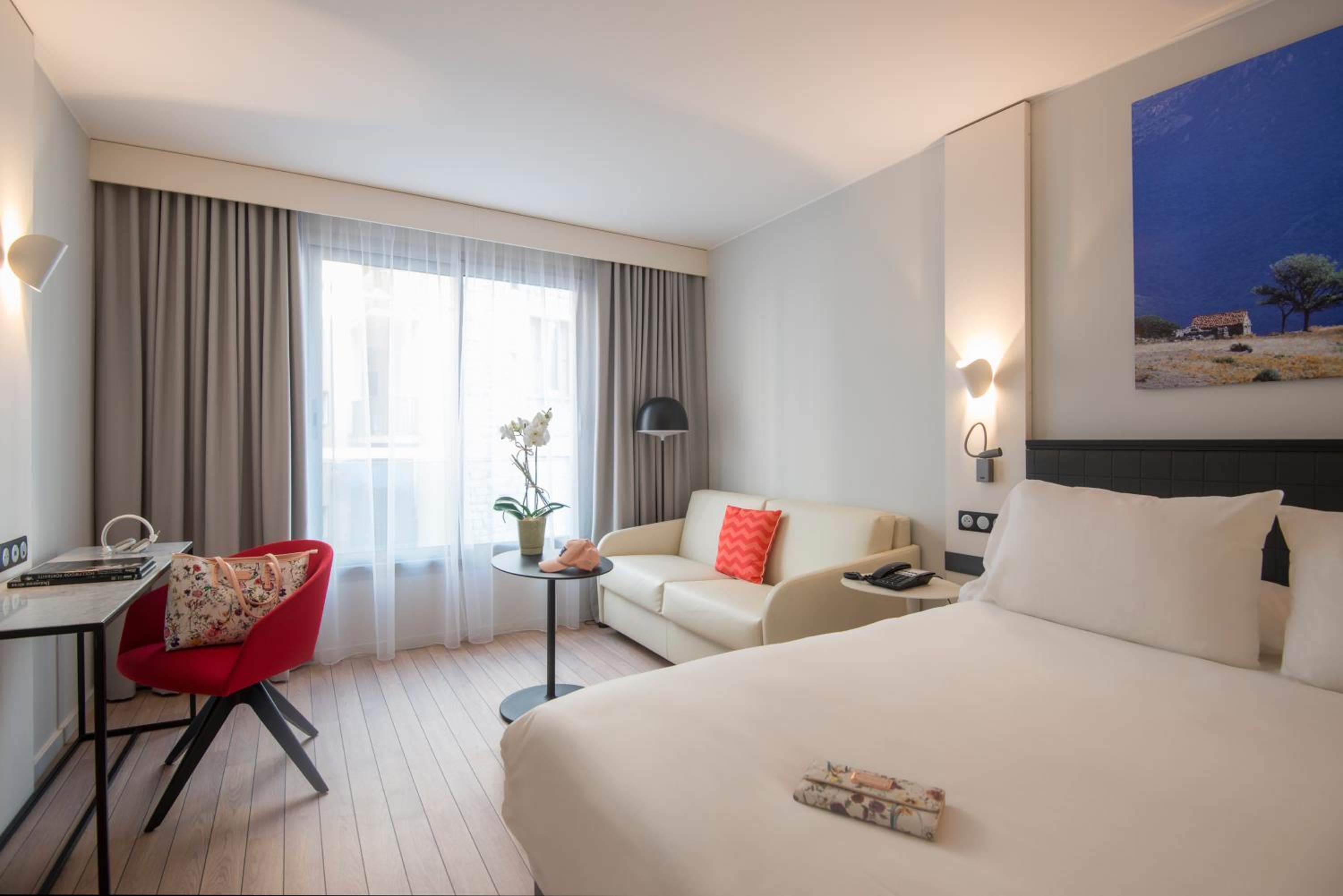 Superior Room with One Double Bed and One Sofa - Photo 4