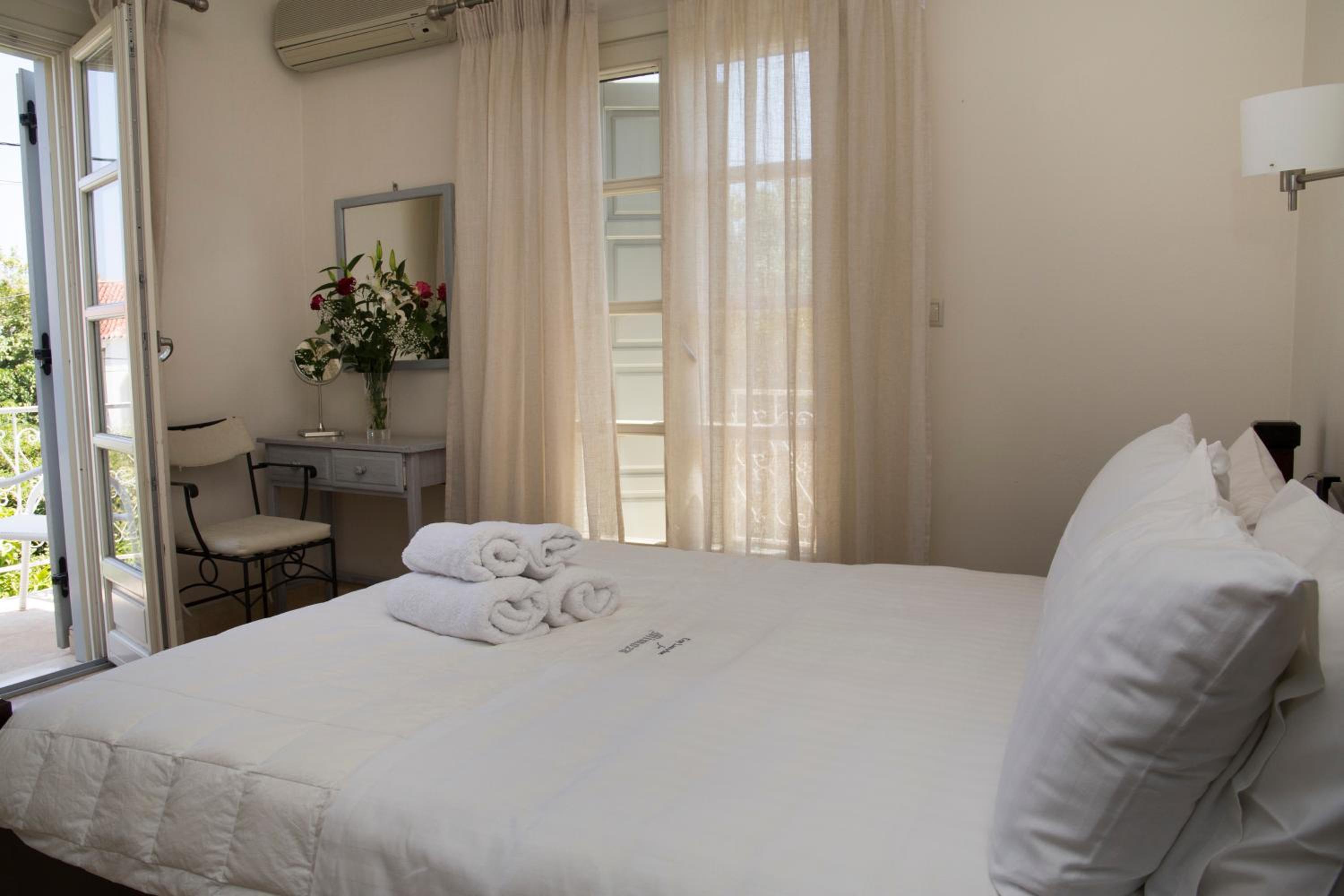 Double or Twin Room - Photo 8