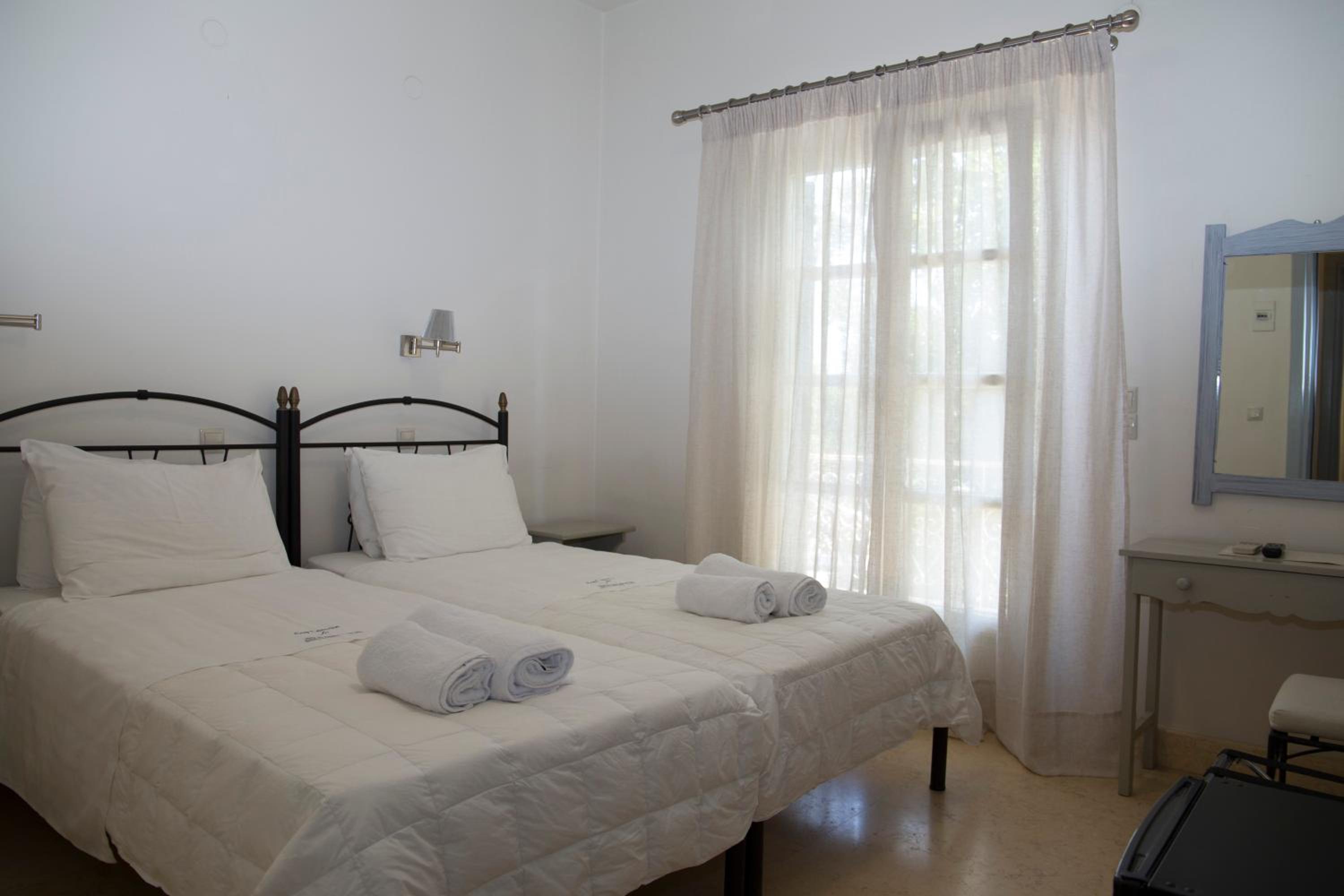 Double or Twin Room - Photo 7