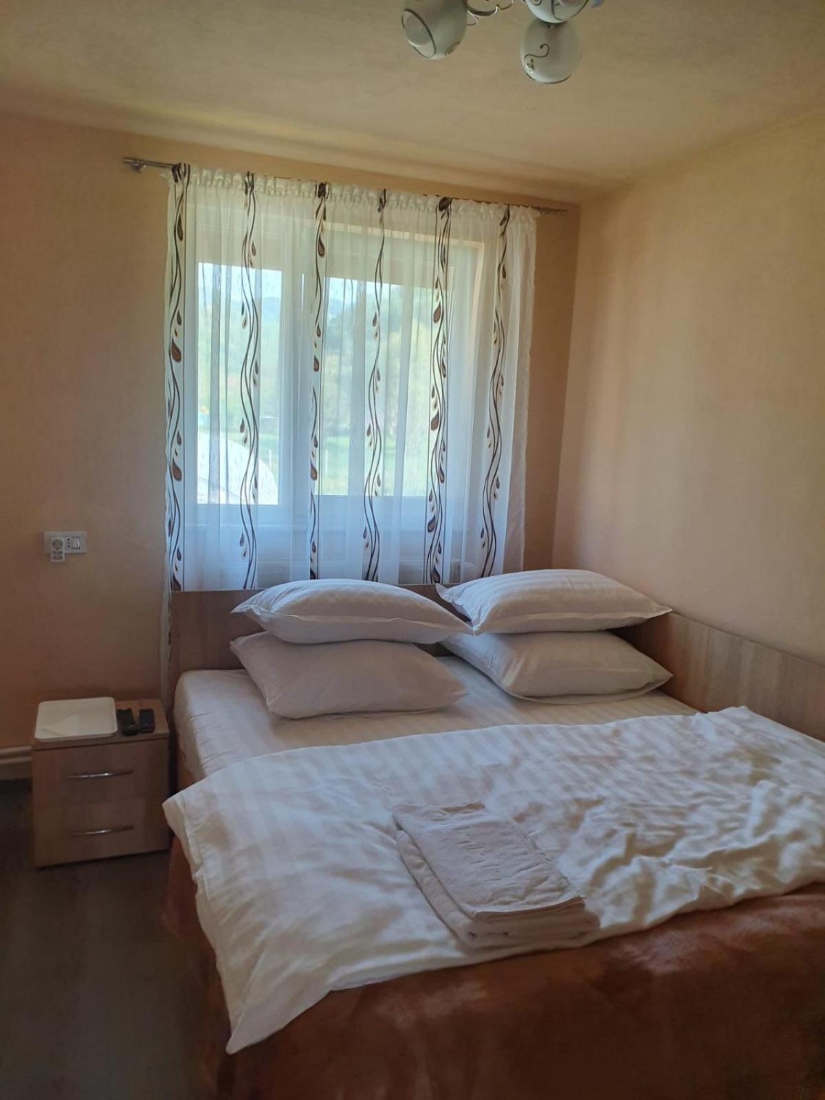 Standard Double Room - Photo 11