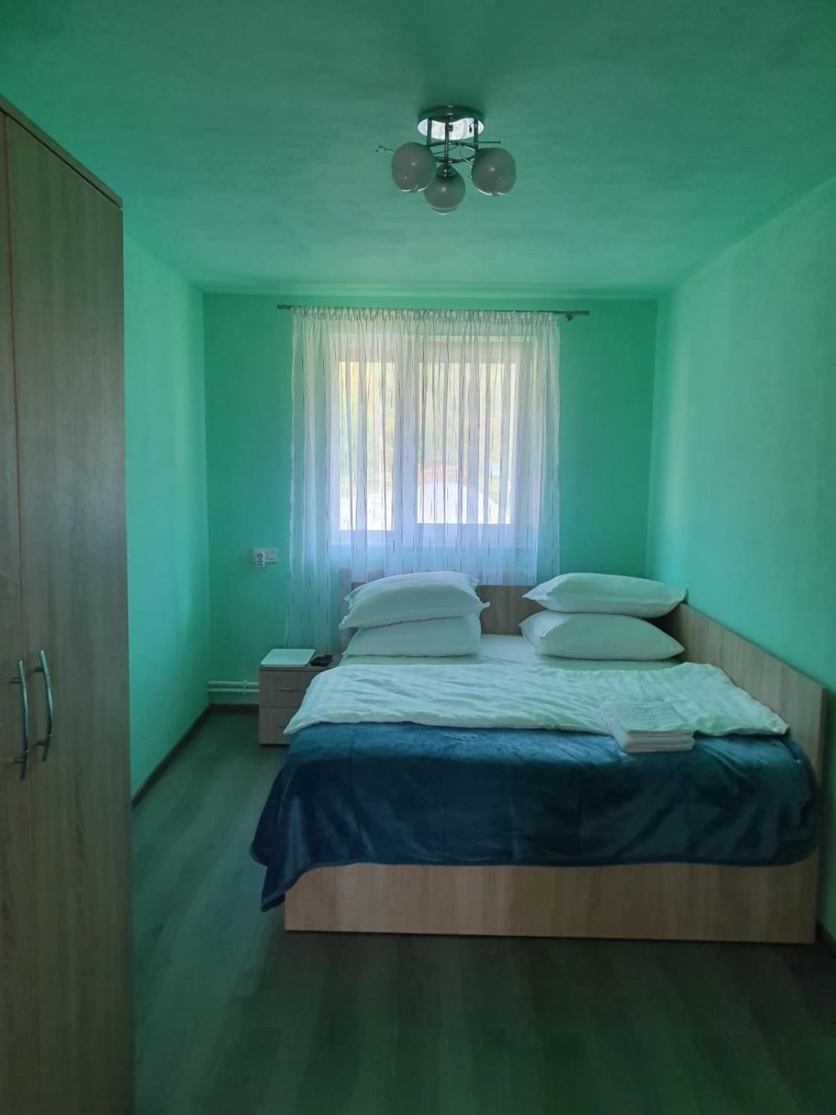 Standard Double Room - Photo 12
