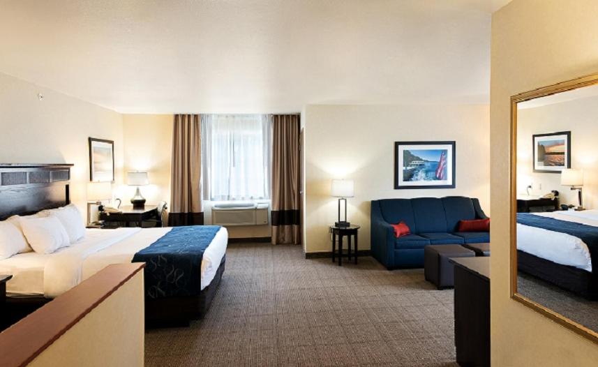 King Suite with Sofa Bed - Non-Smoking - Photo 2