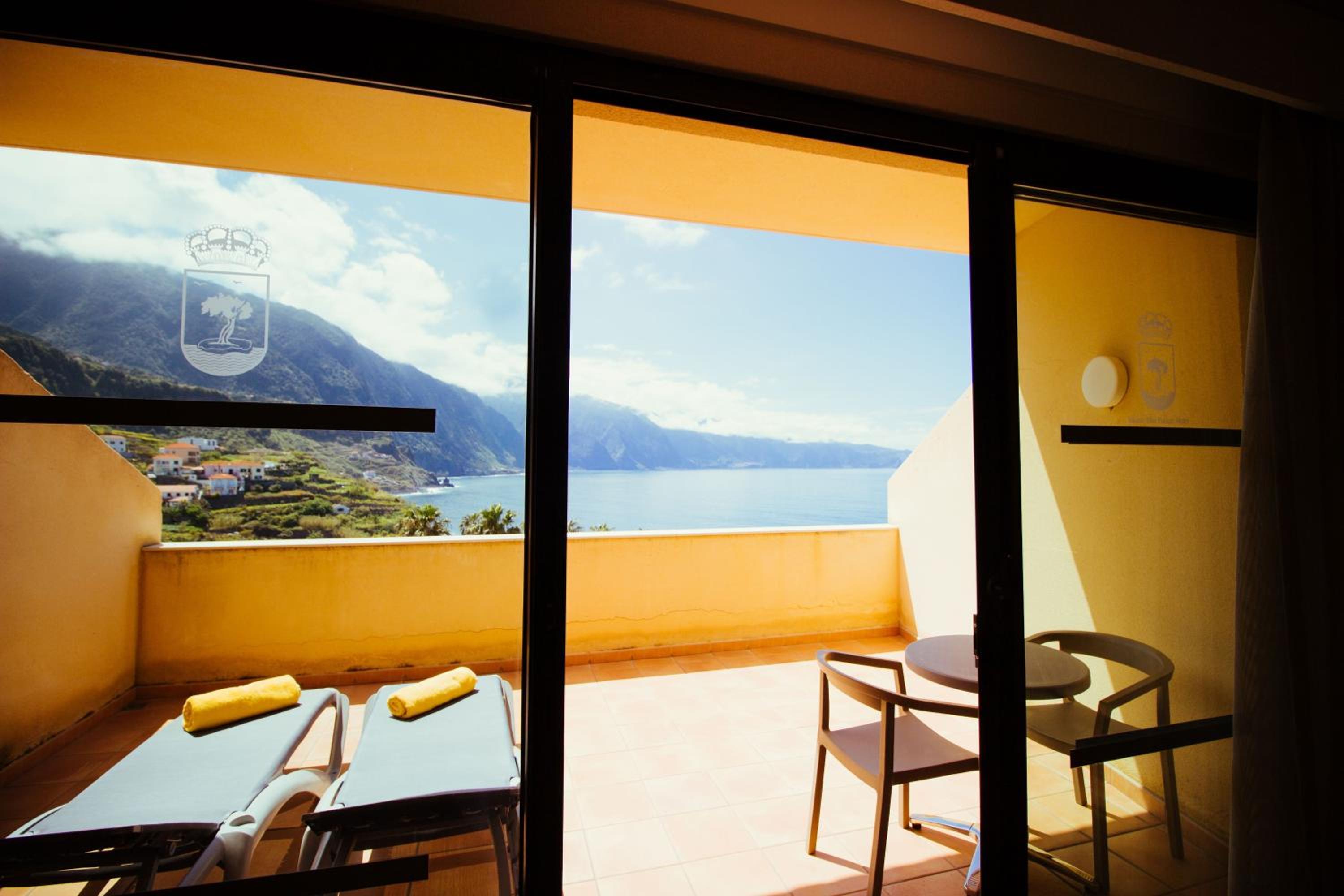 Deluxe Double Room with Balcony and Sea View photo 2