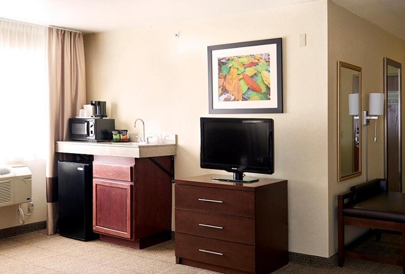 King Suite with Sofa Bed - Non-Smoking - Photo 7