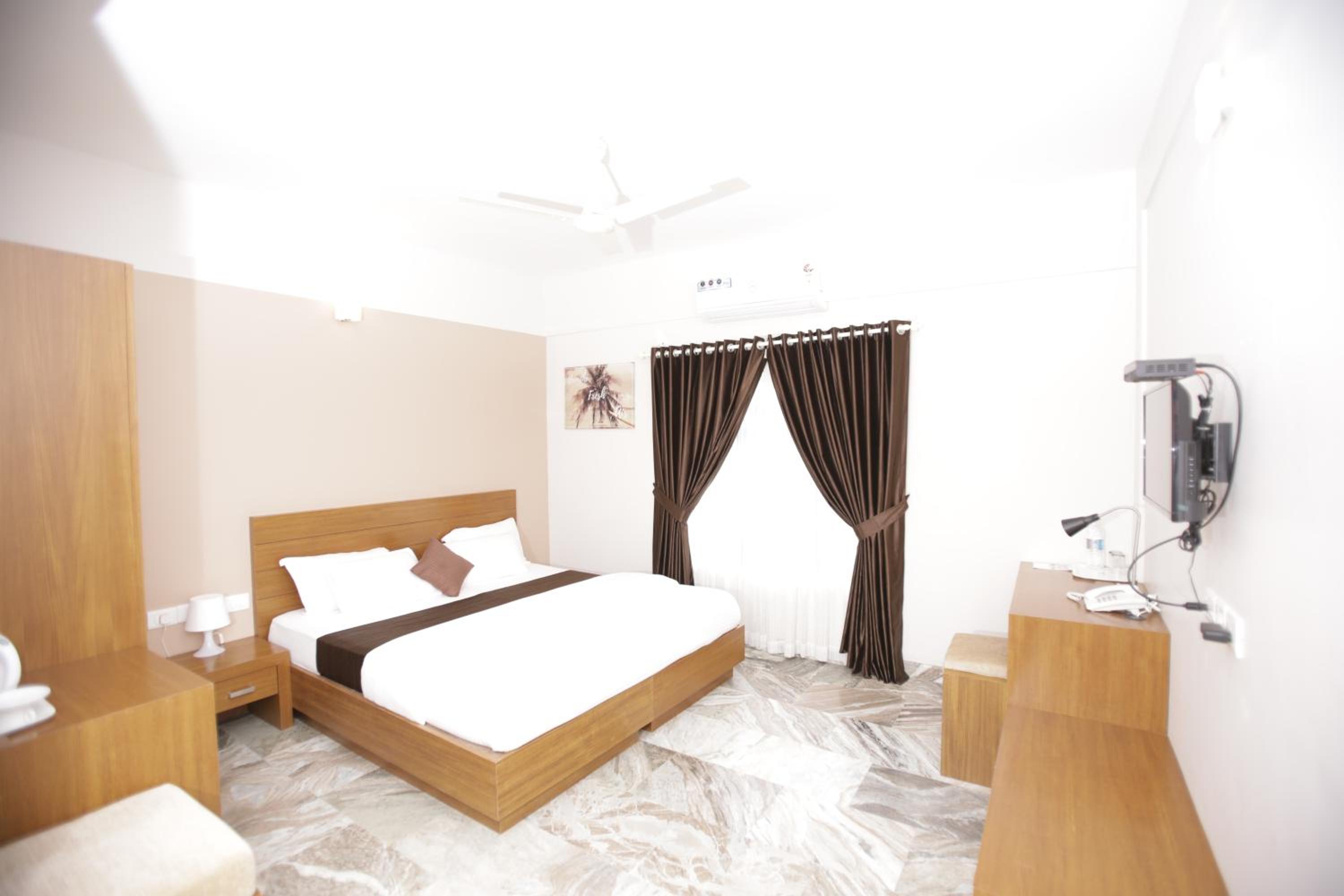 Queen Room photo 1