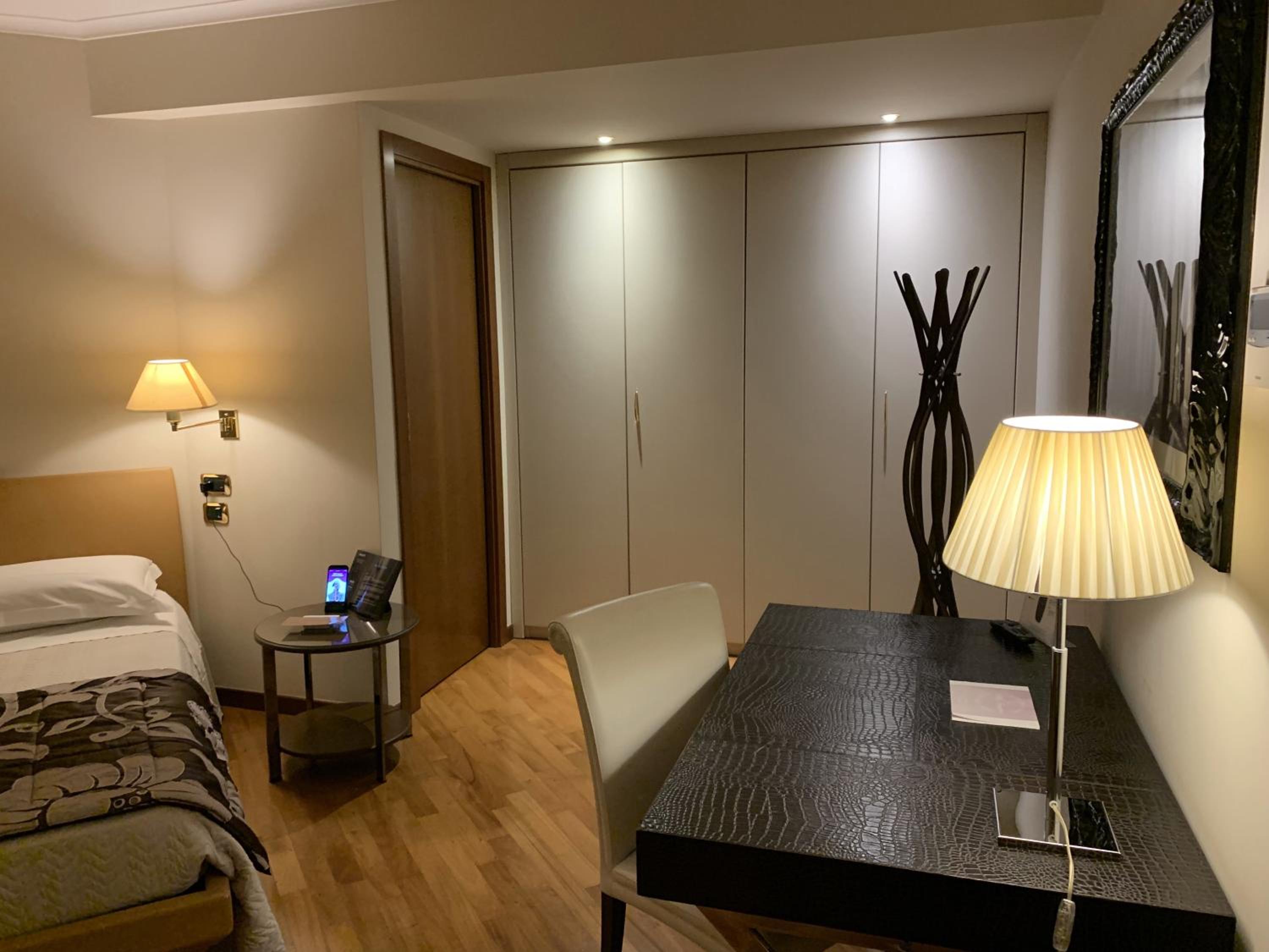 Premium Double Room - Photo 10