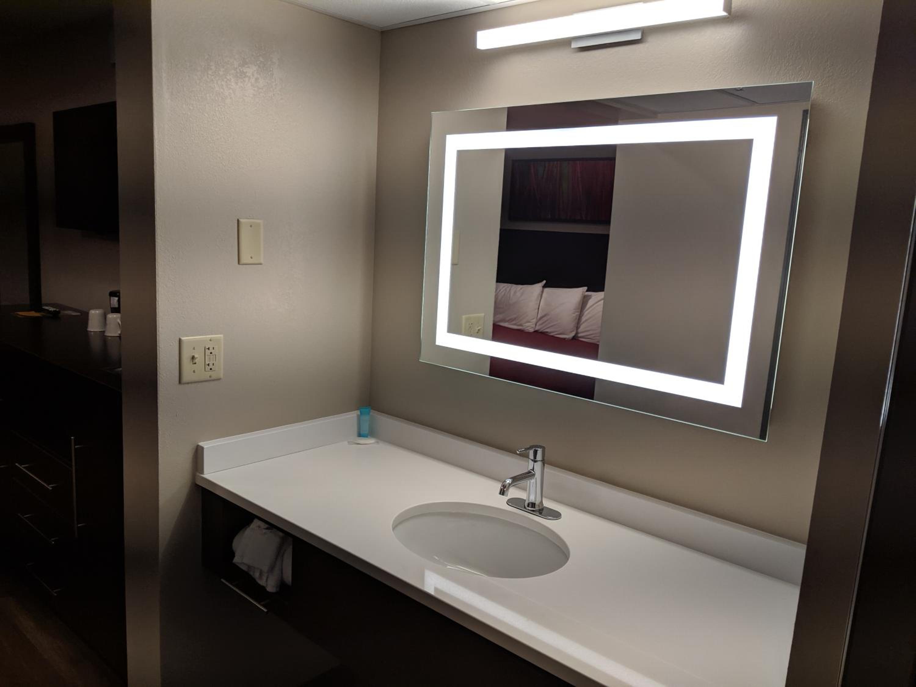 King Suite with Spa Bath photo 3