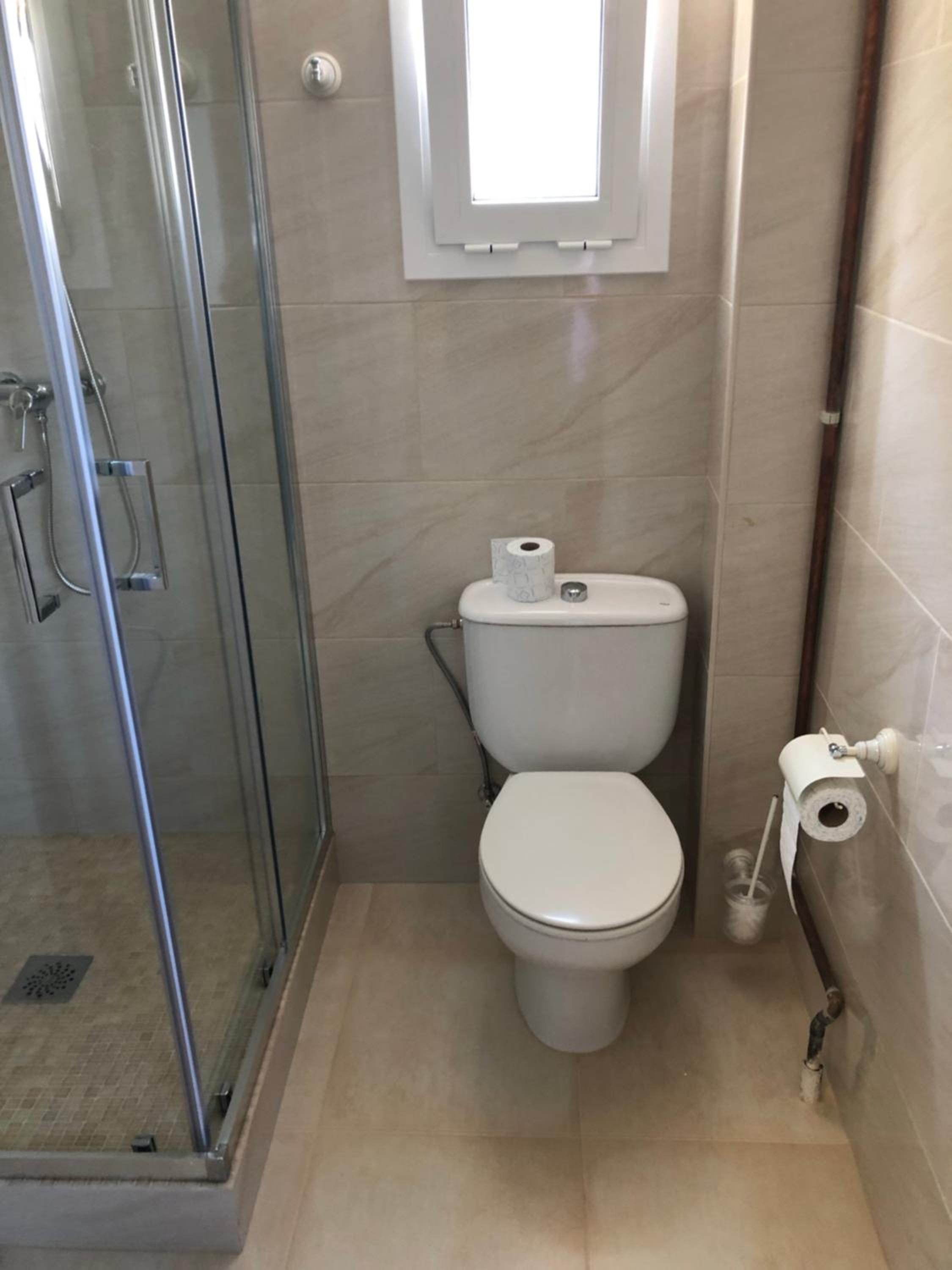 Deluxe Double Room (2 Adults + 1 Child) - Photo 5