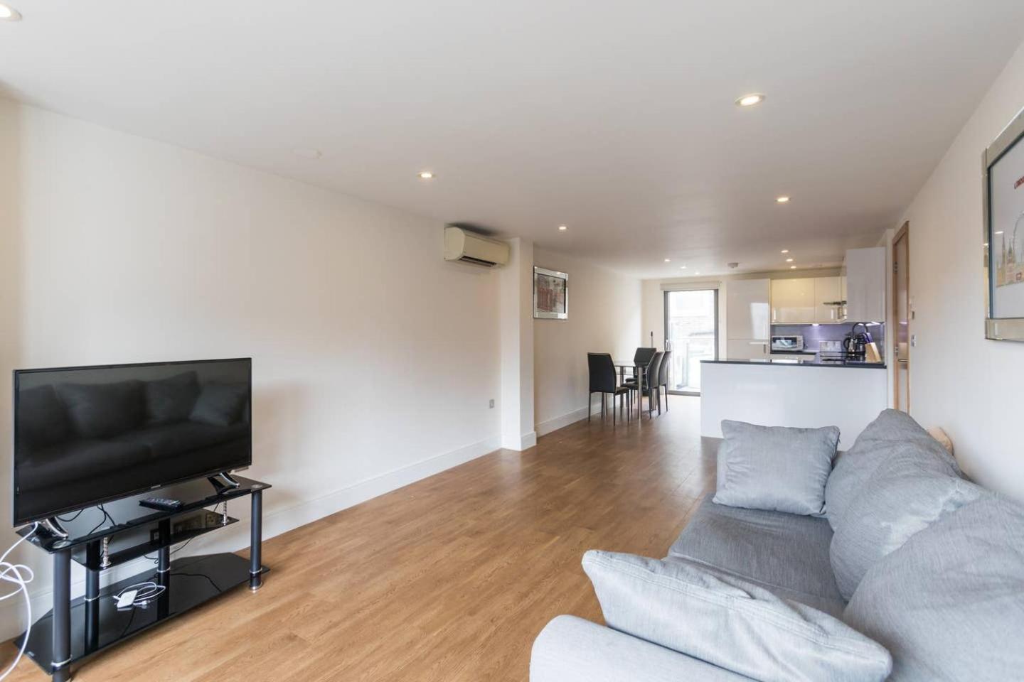 Three-Bedroom Apartment photo 1