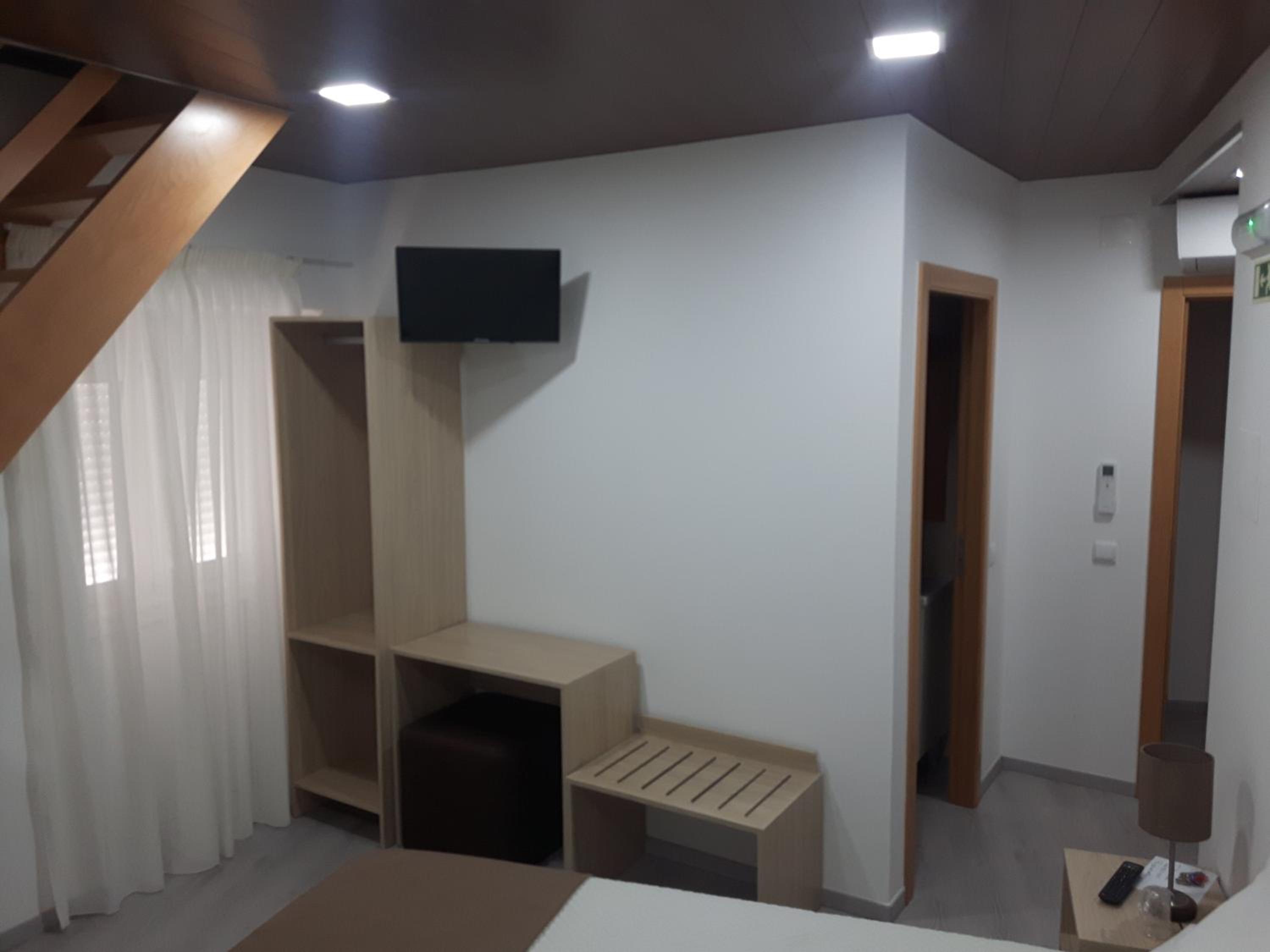 Quadruple Room with Private Bathroom photo 2