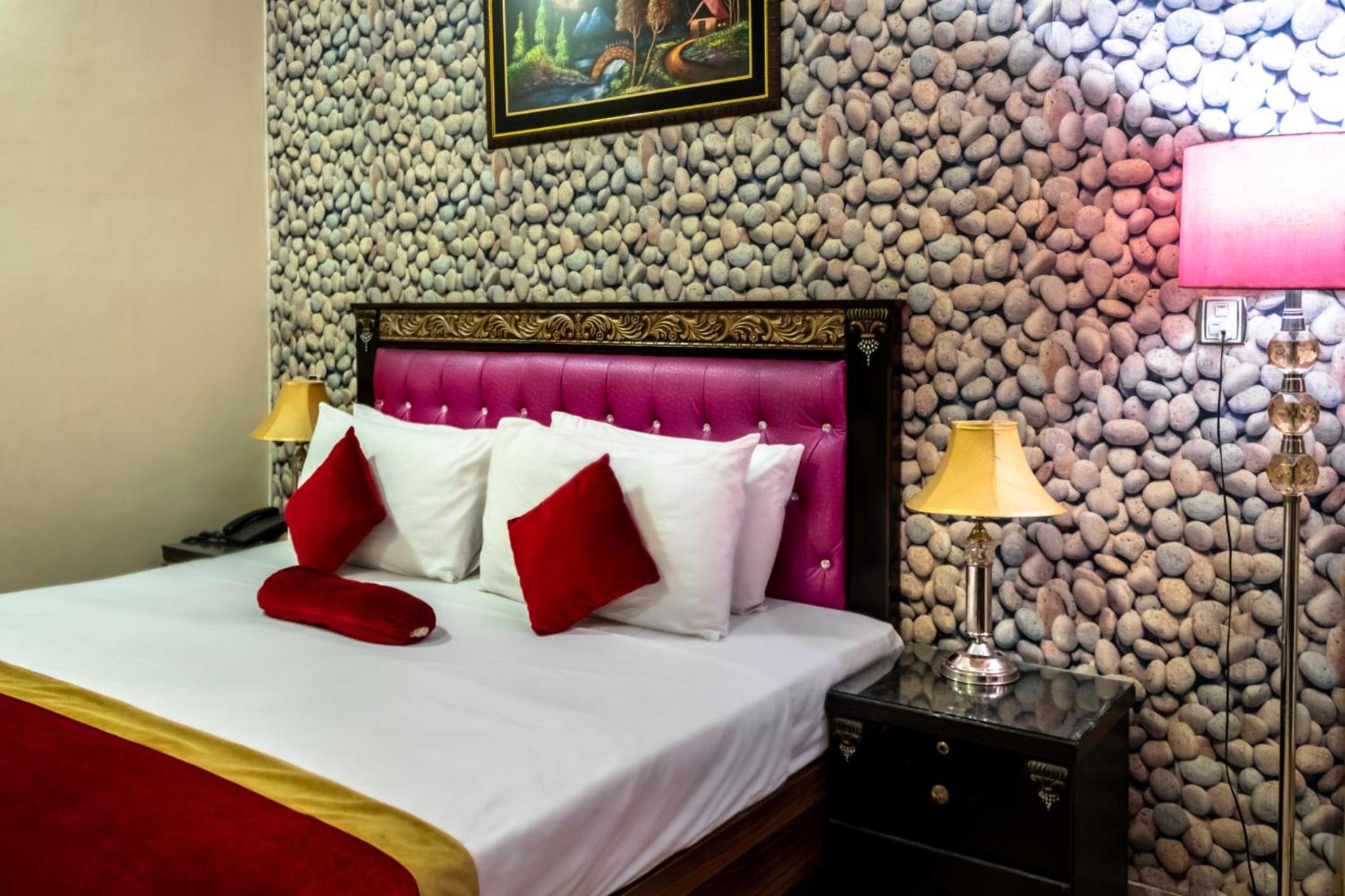Deluxe Room - Photo 2