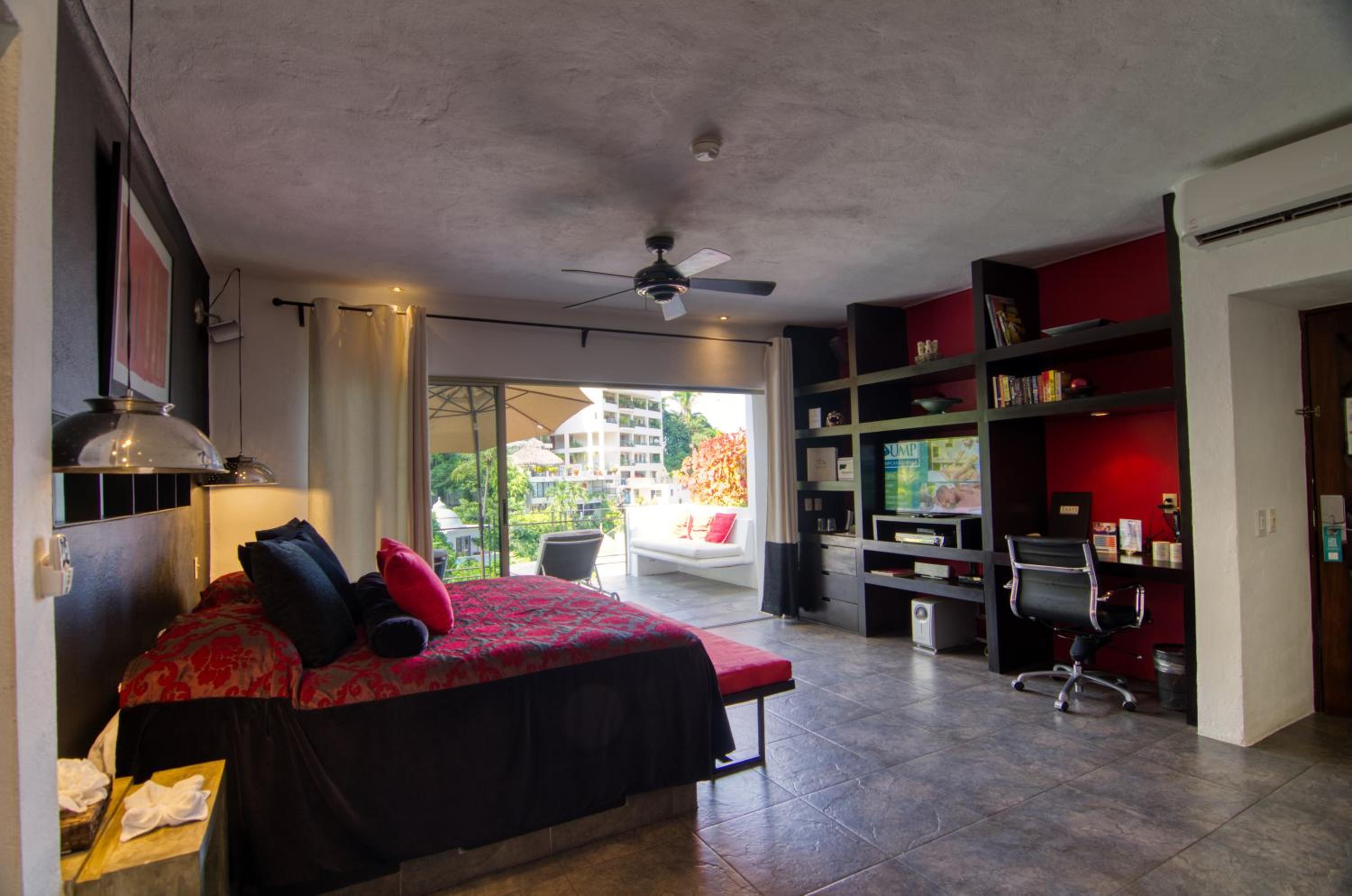 Deluxe Double Room with Ocean View - Photo 14