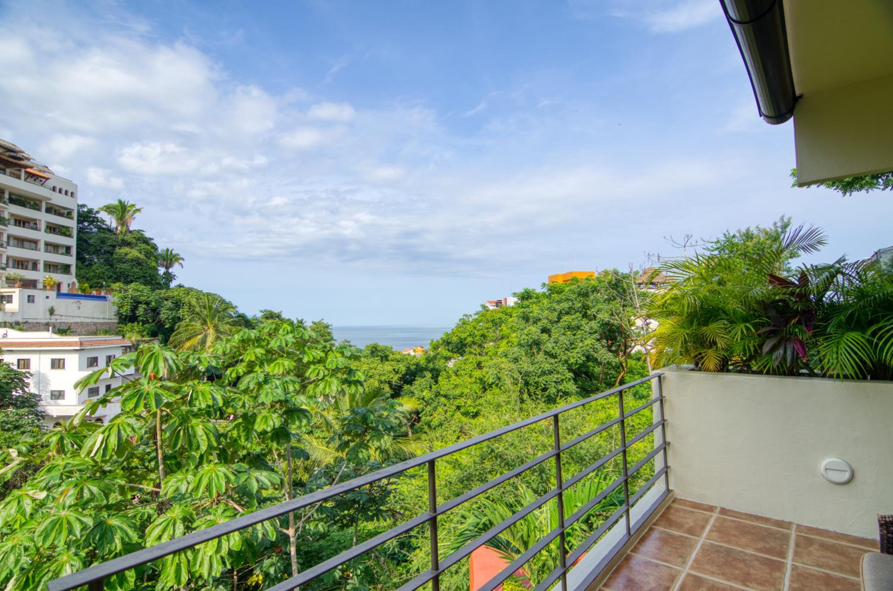 Deluxe Double Room with Ocean View - Photo 16
