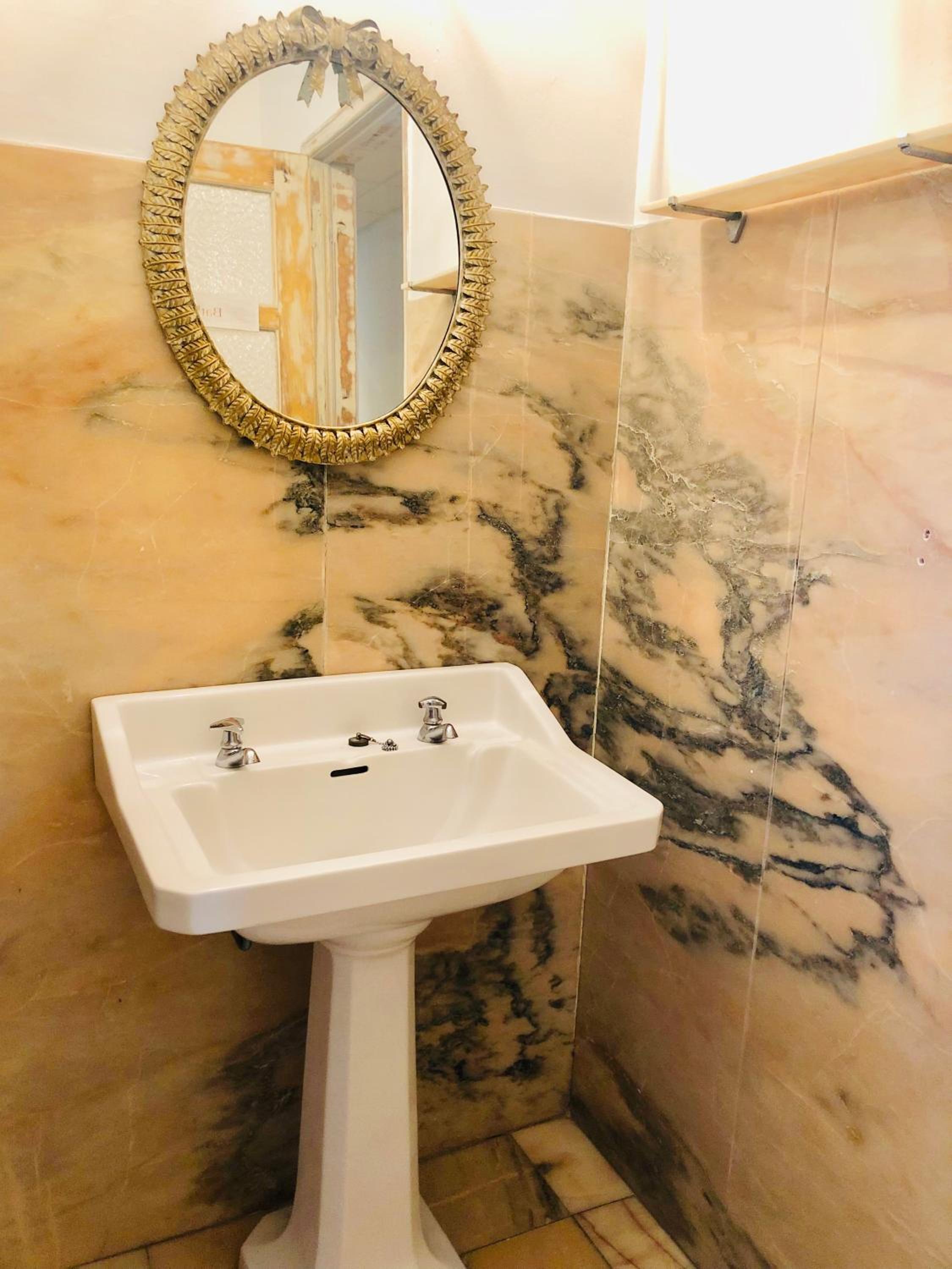 Large Twin Room with Shared Bathroom photo 2