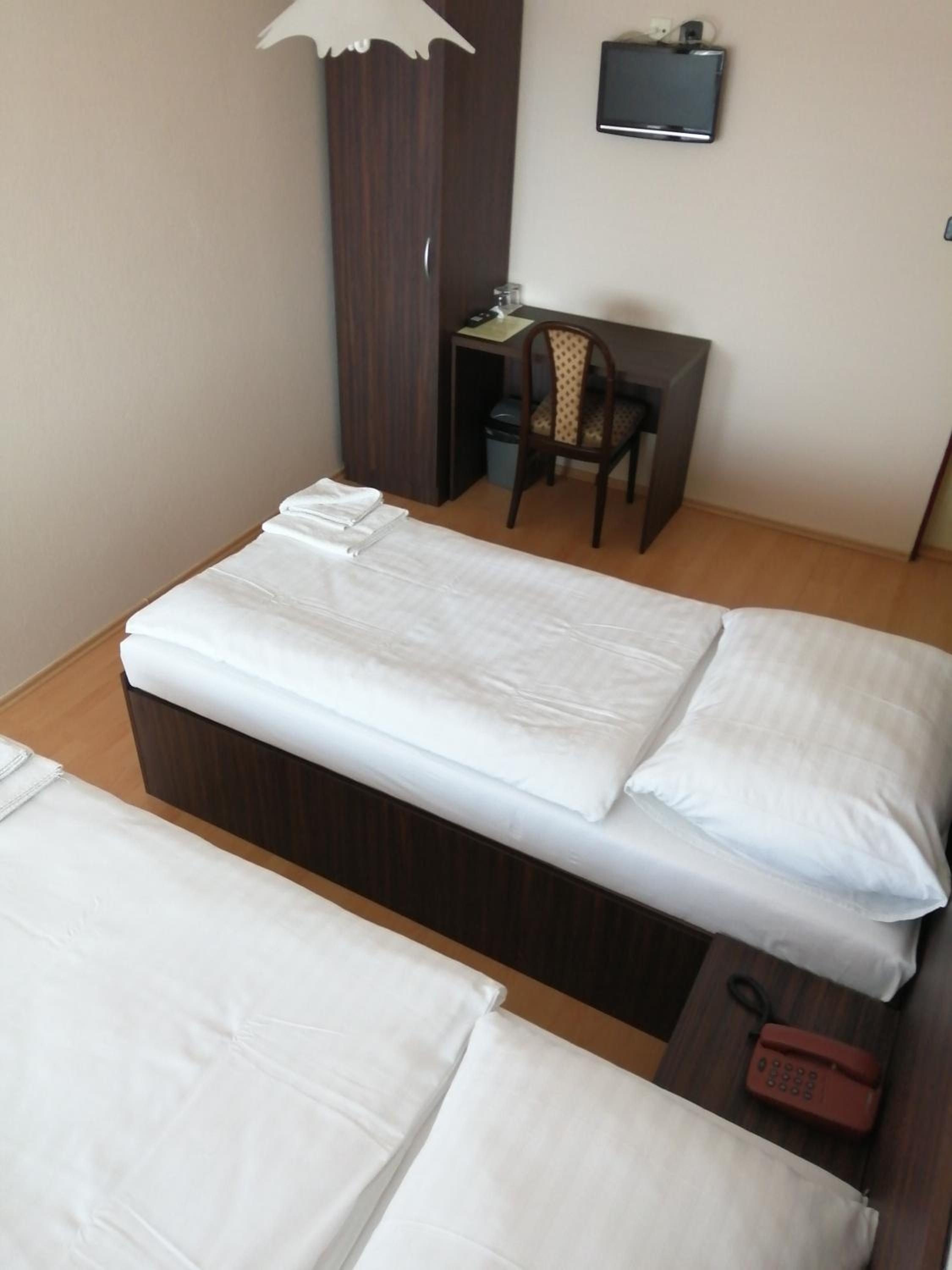 Twin Room with Shared Bathroom photo 1