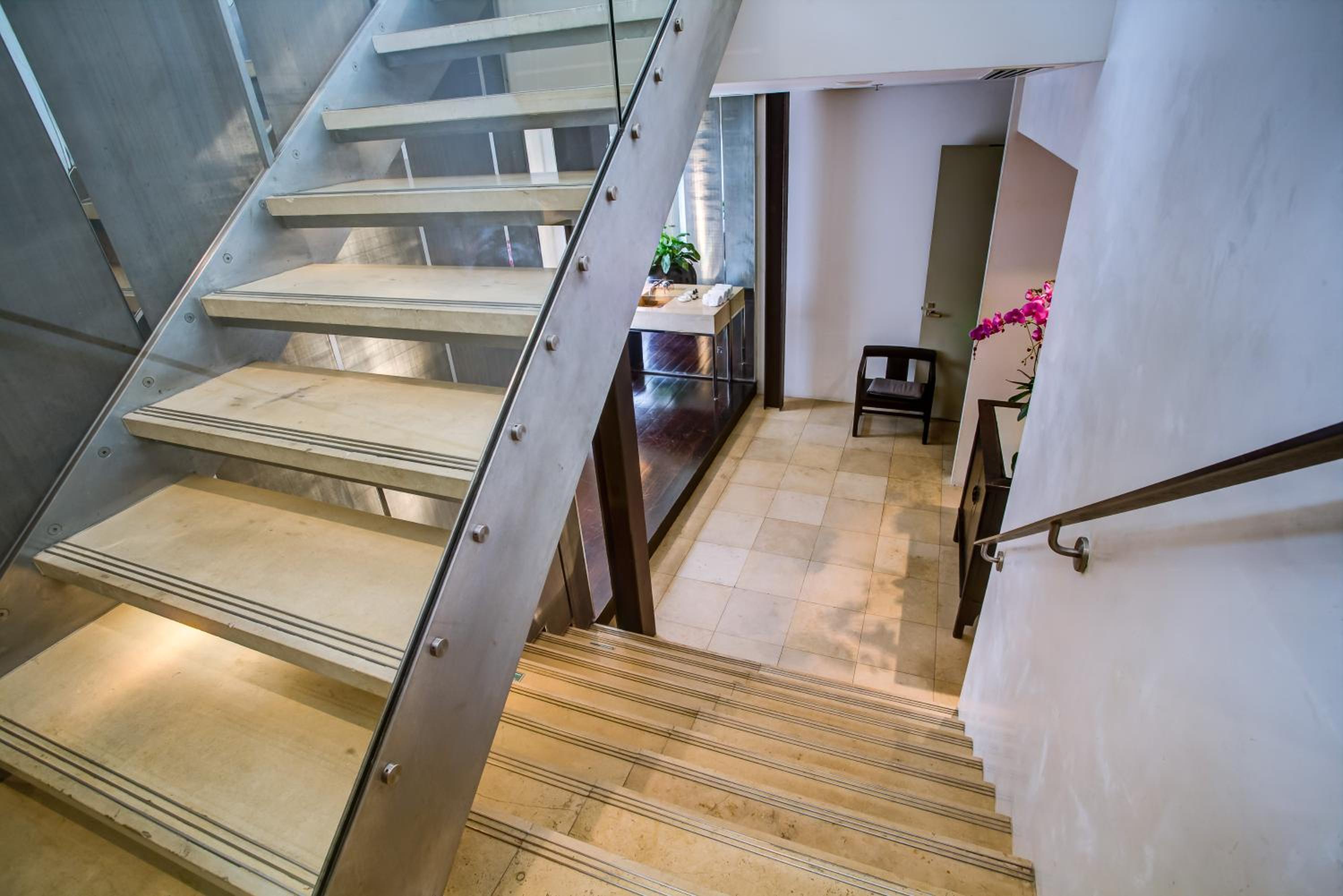 Loft Suite thumbnail 5