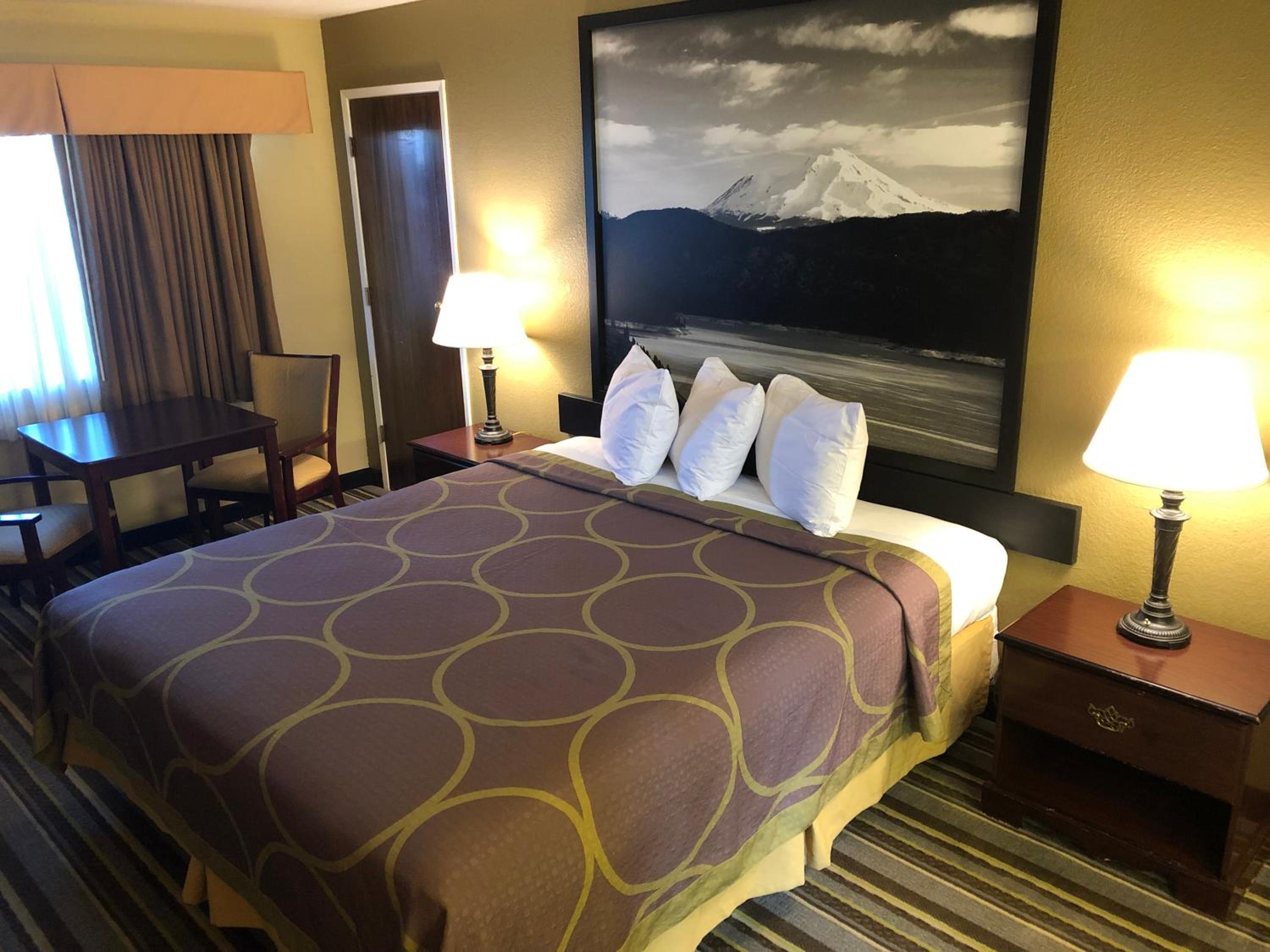 King Room - Non-Smoking - Photo 11