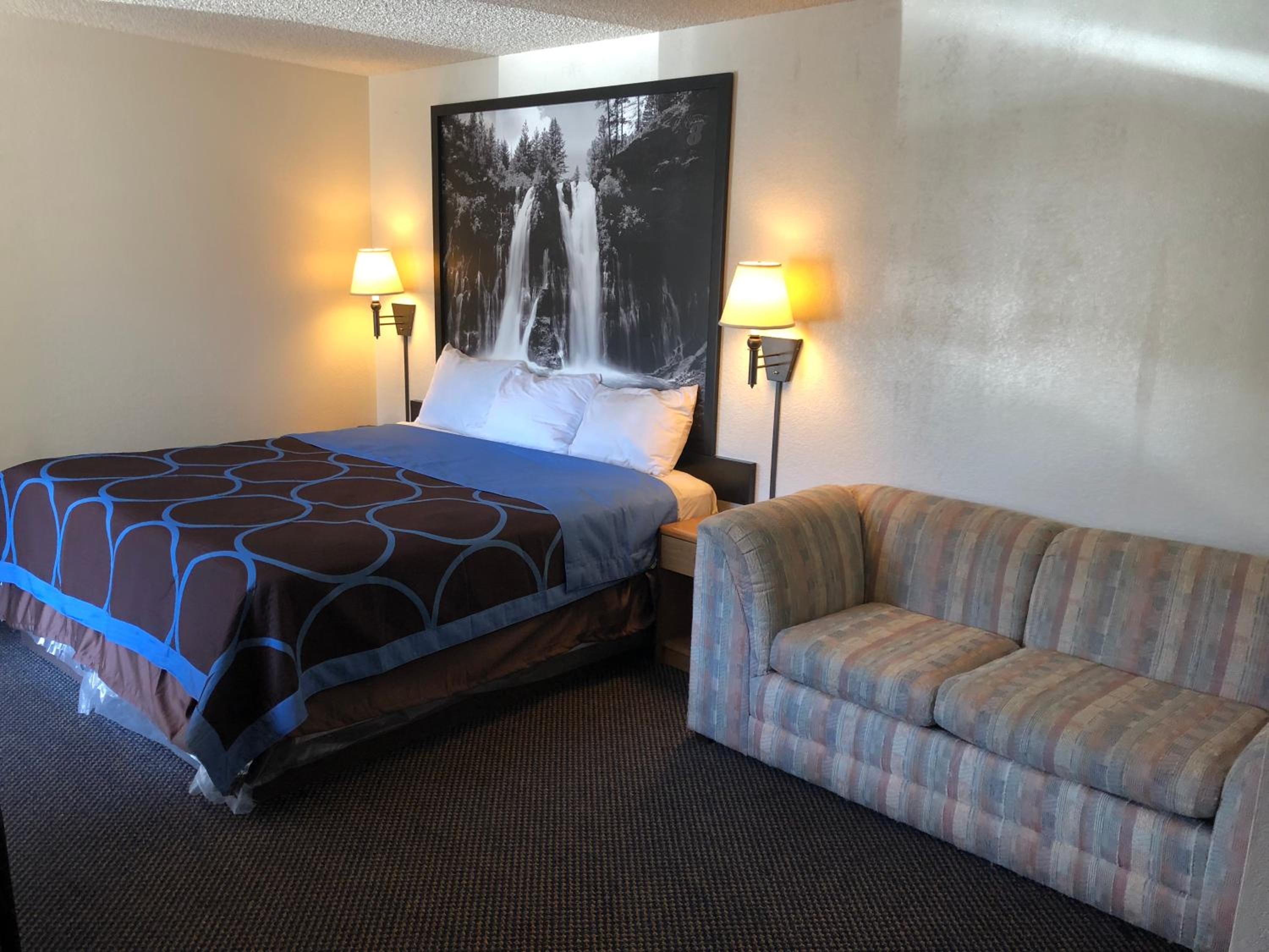 King Room - Non-Smoking - Photo 5