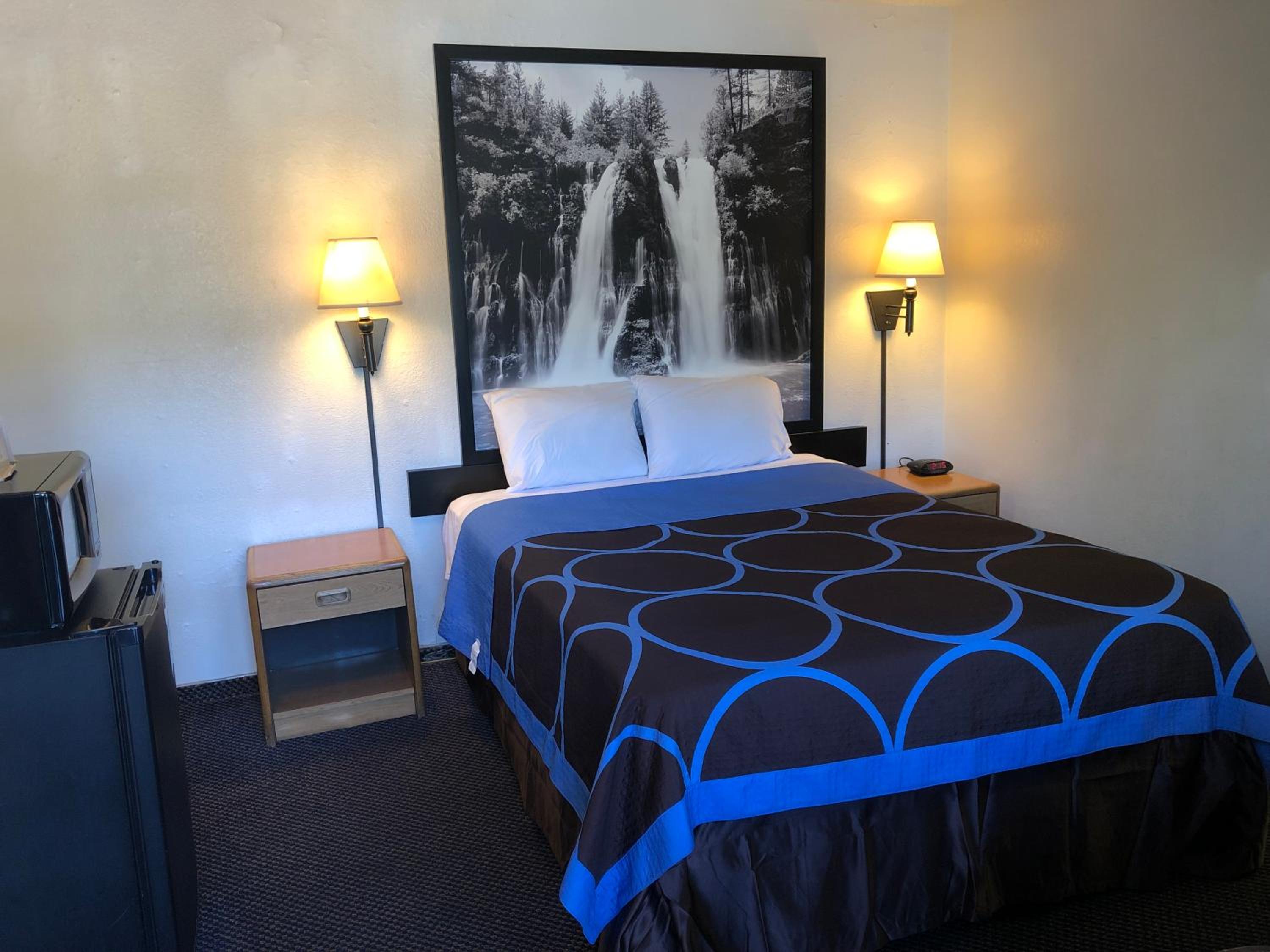 Queen Room - Non-Smoking - Photo 4