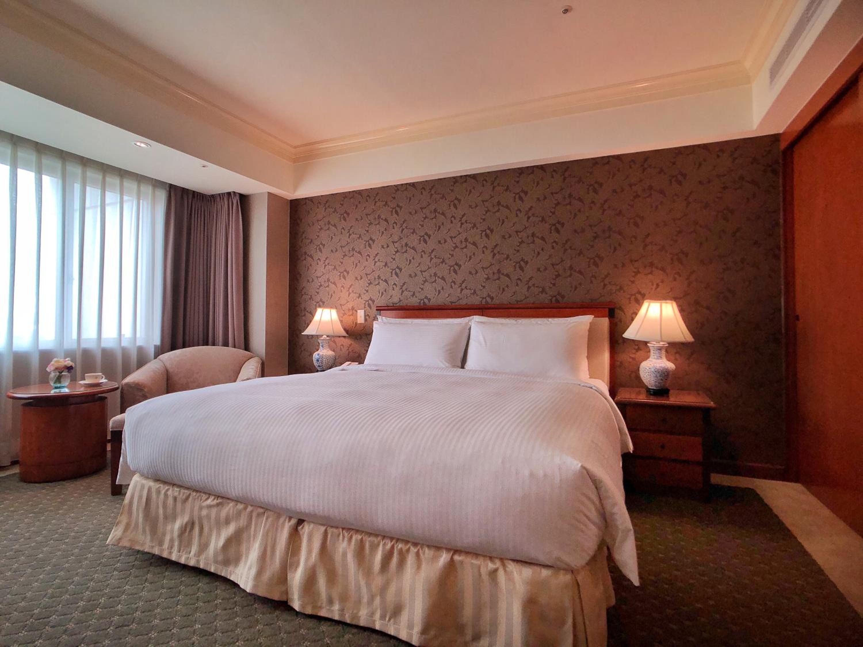 Suite - Photo 1