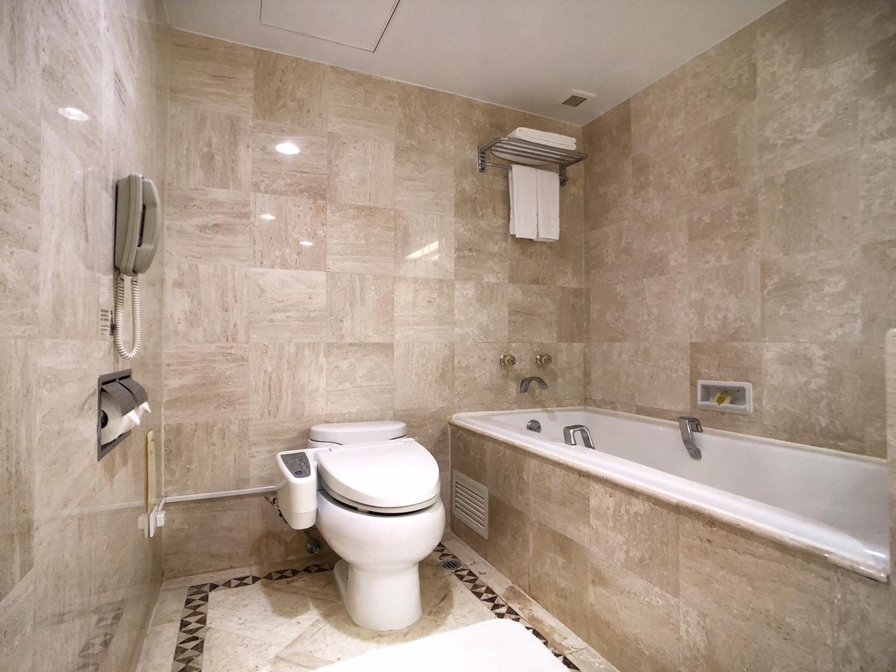 Suite - Photo 3