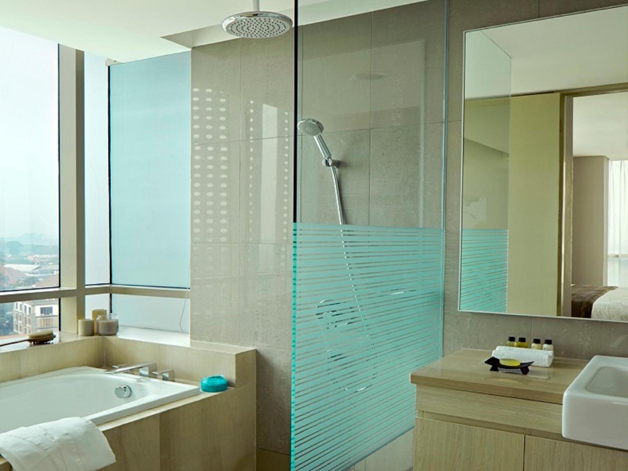 Executive Two-Bedroom Apartment - Photo 2