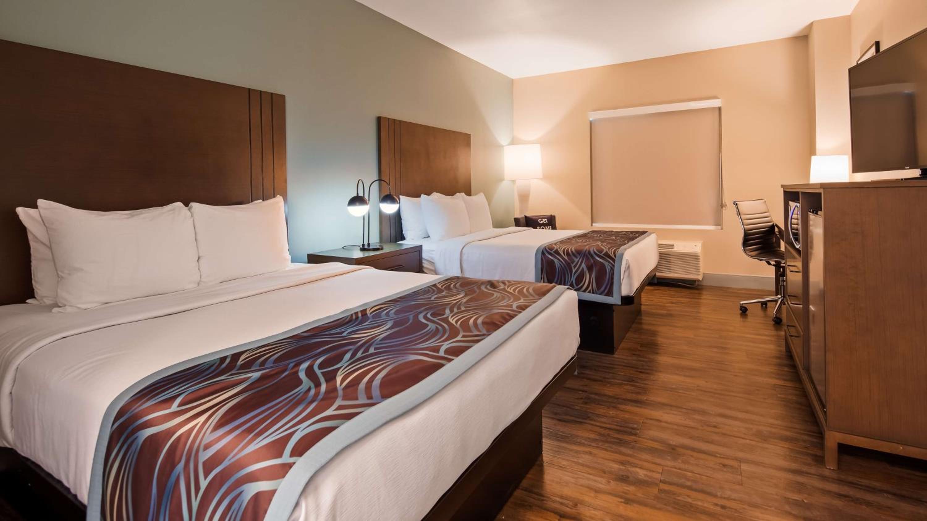 Queen Room with Two Queen Beds and Roll-In Shower - Disability Access/Non-Smoking - Photo 2