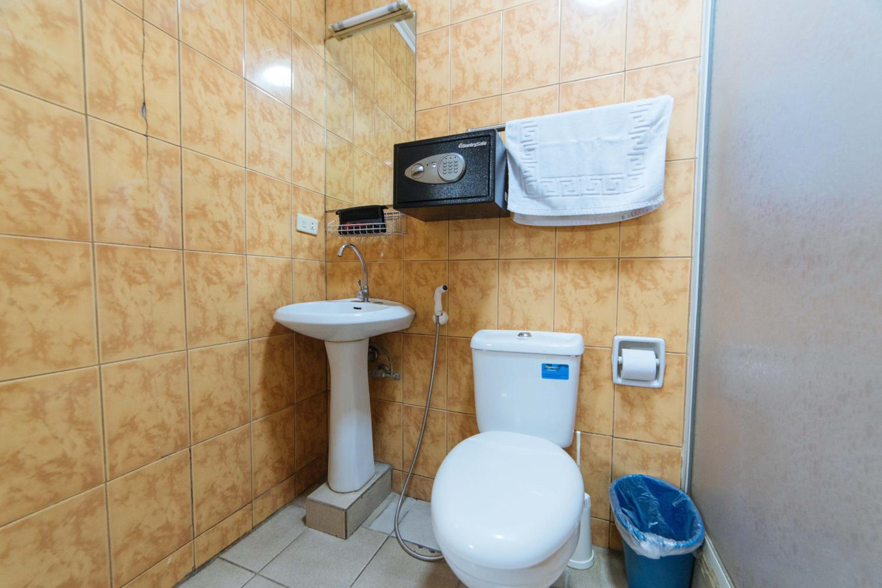 Deluxe Room - Photo 6
