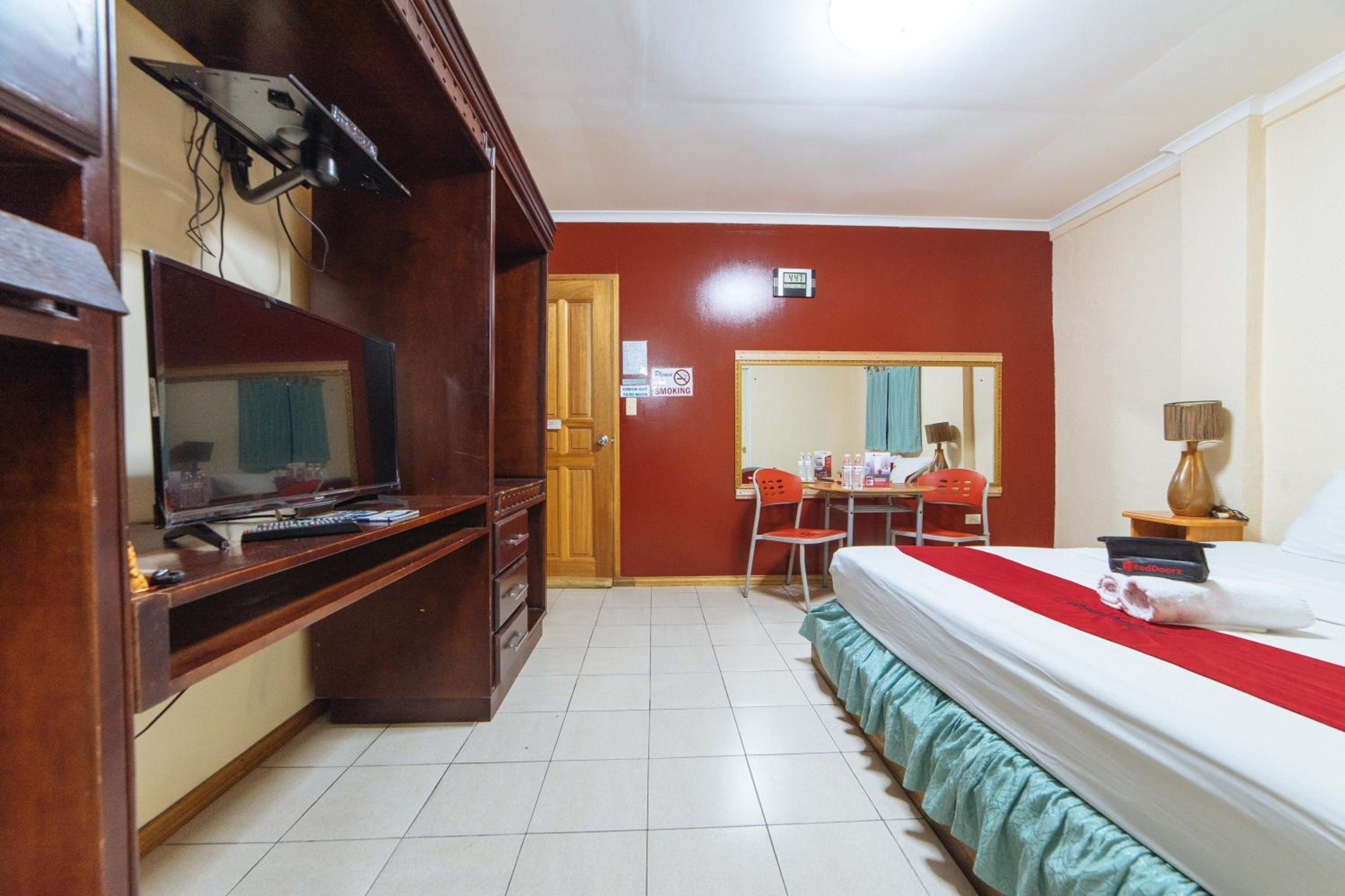 Standard Queen Room - Photo 4