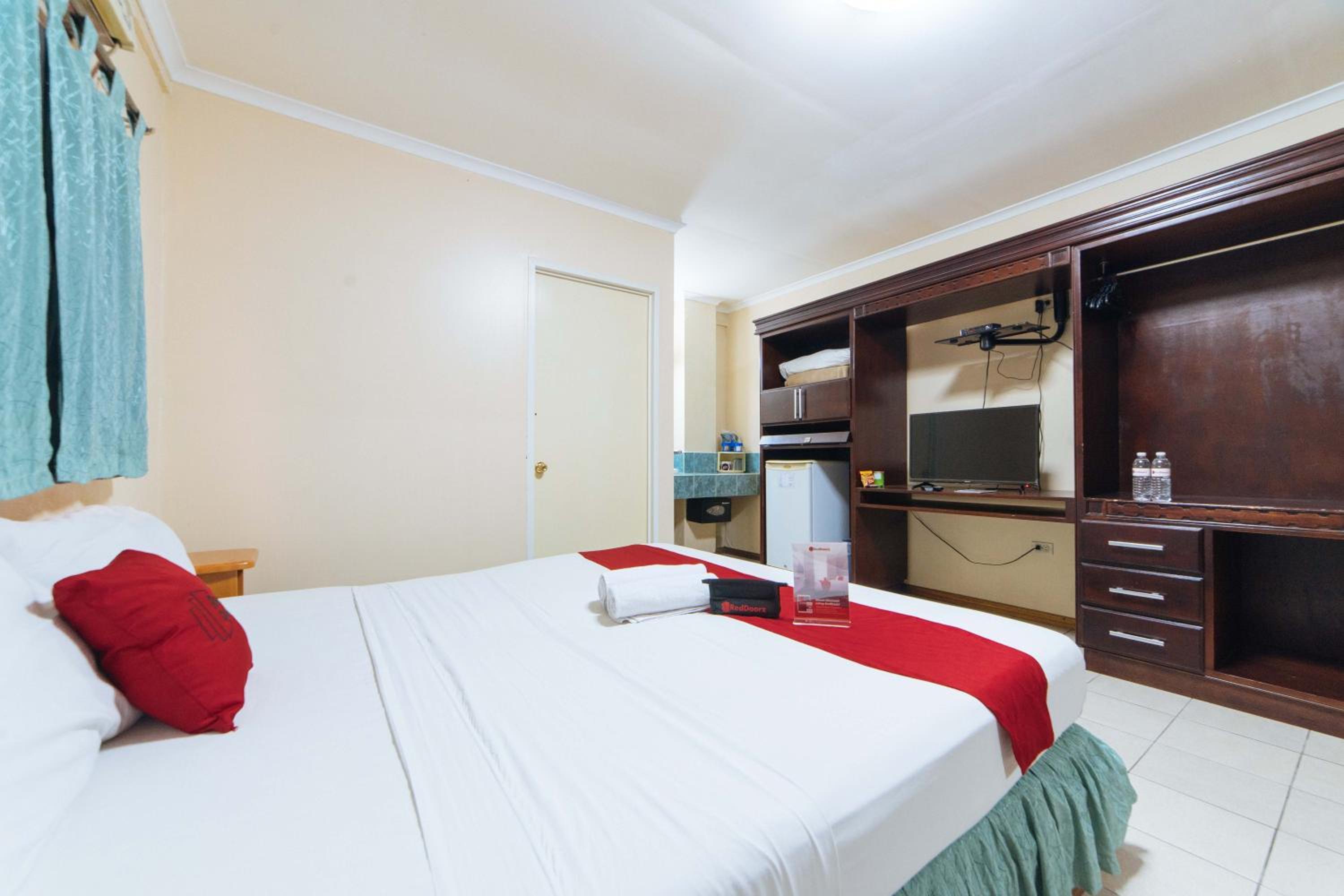 Standard Queen Room - Photo 3
