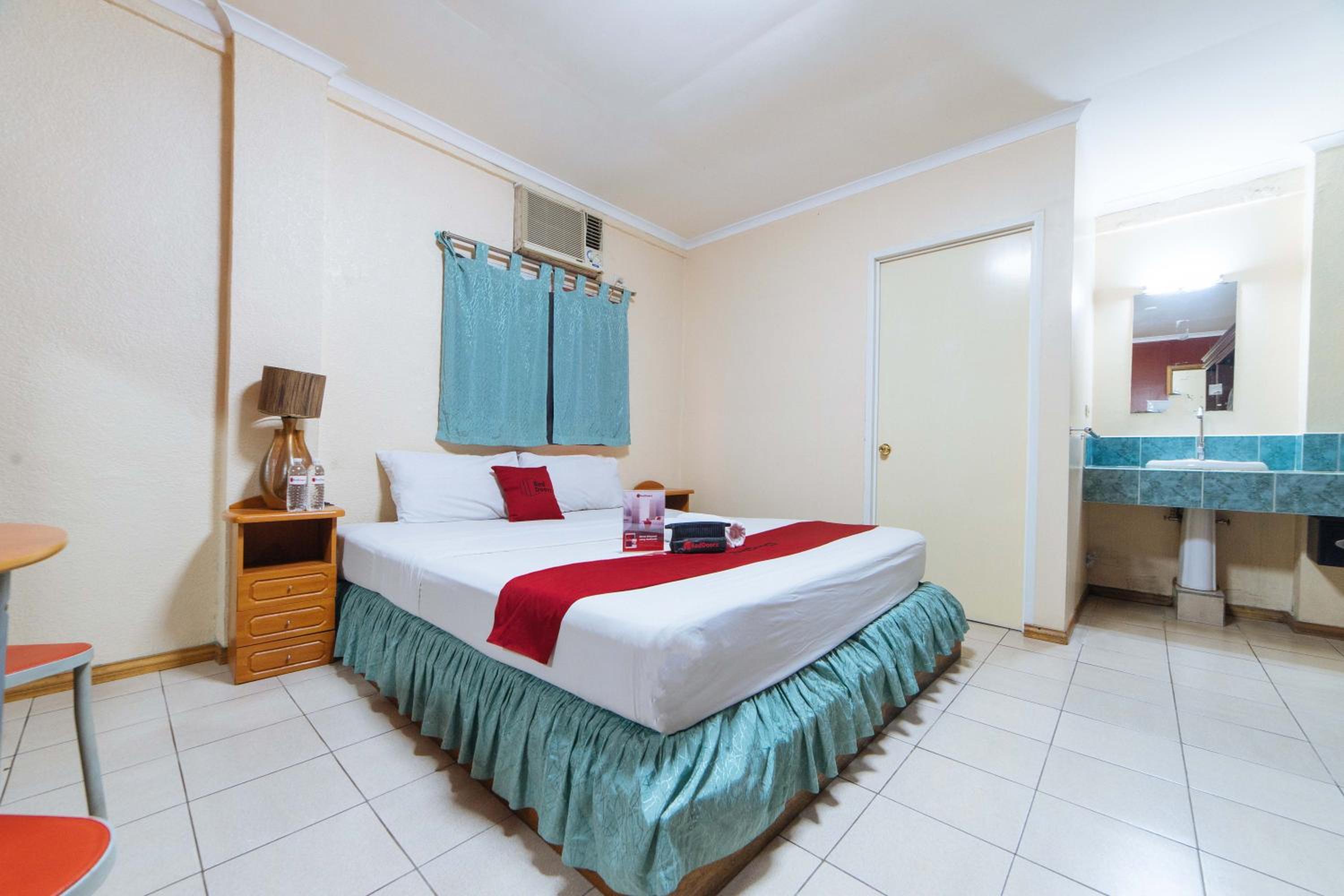 Standard Queen Room - Photo 2