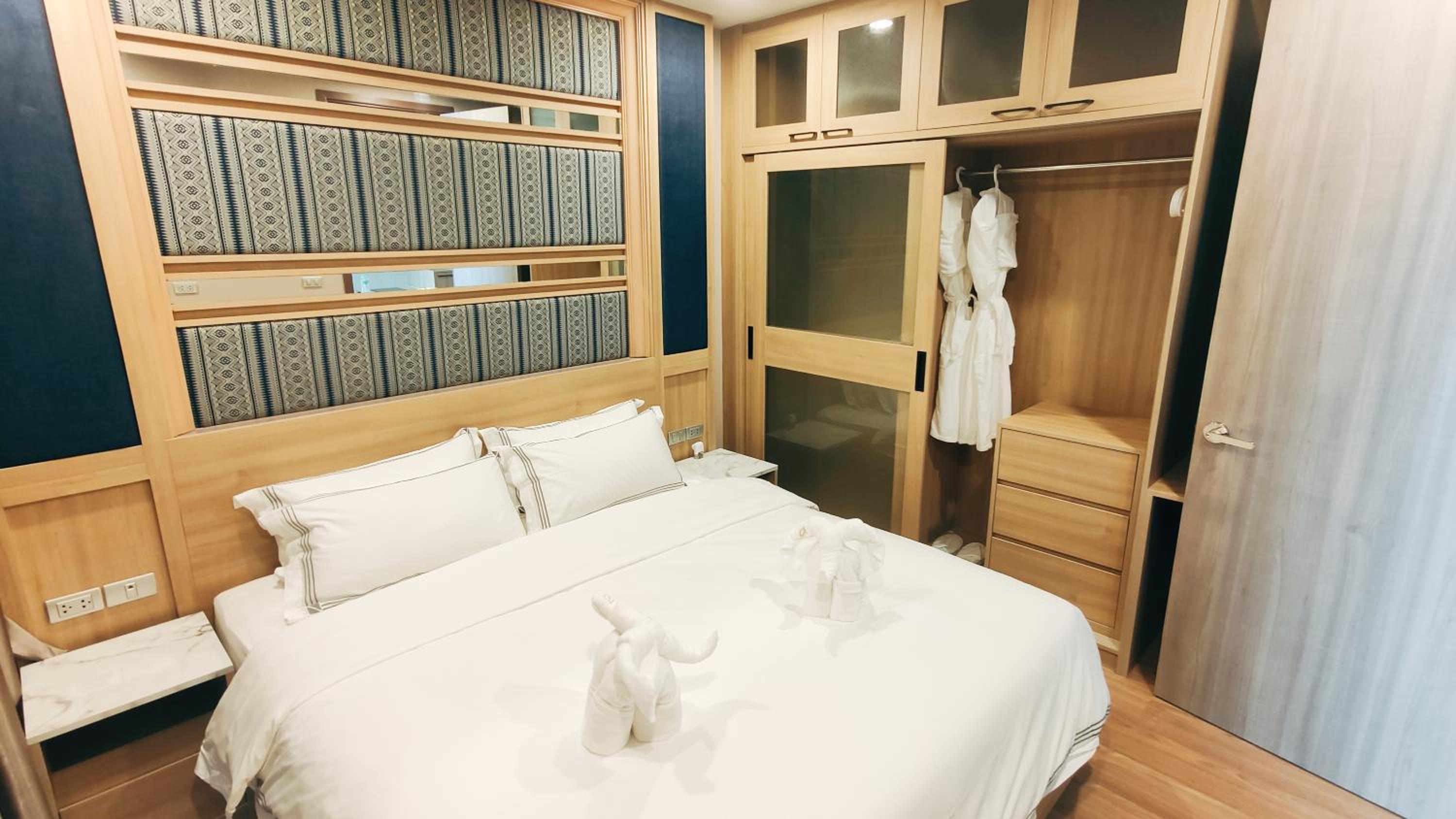One-Bedroom Suite - Photo 11
