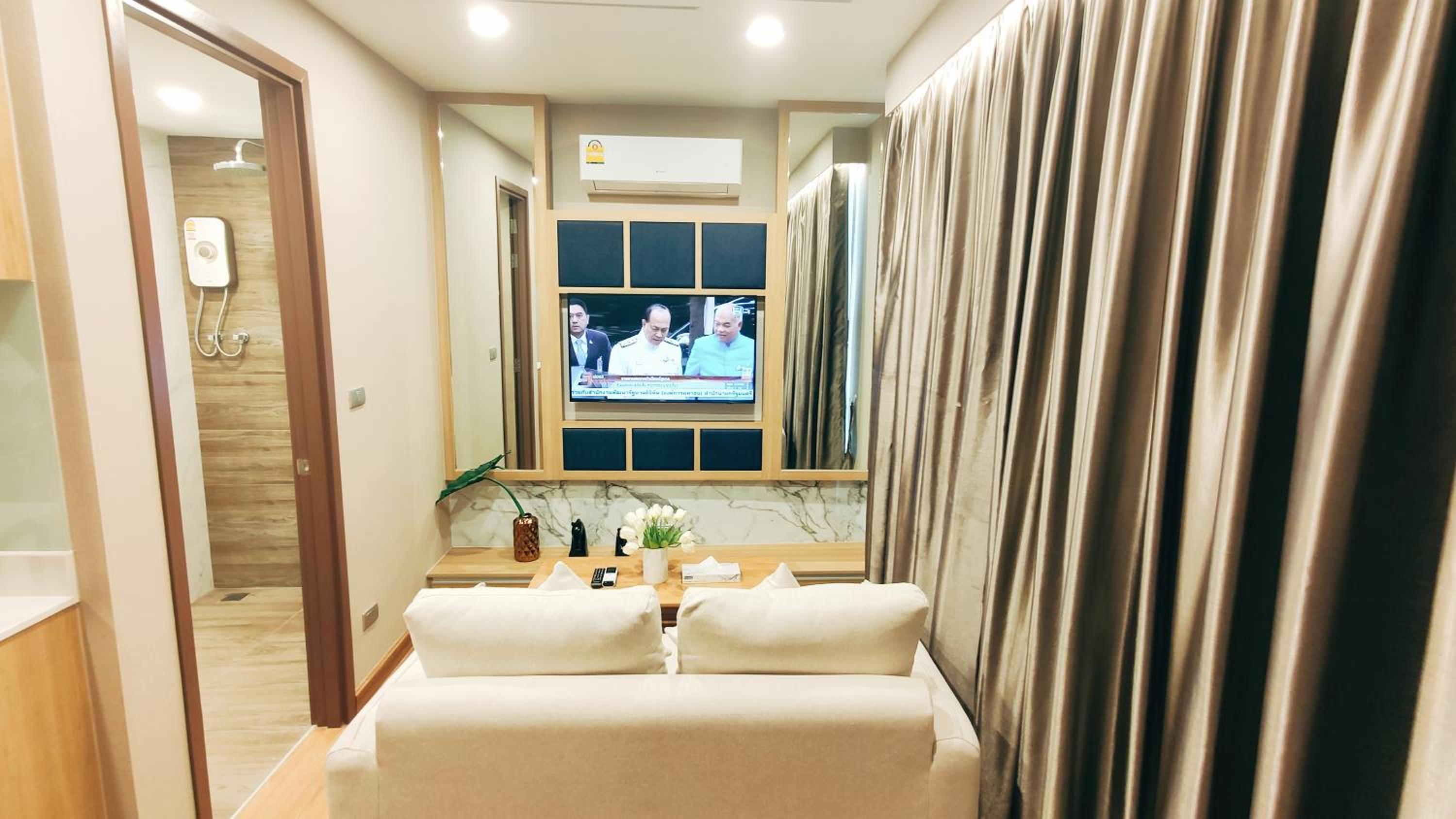 One-Bedroom Suite - Photo 10
