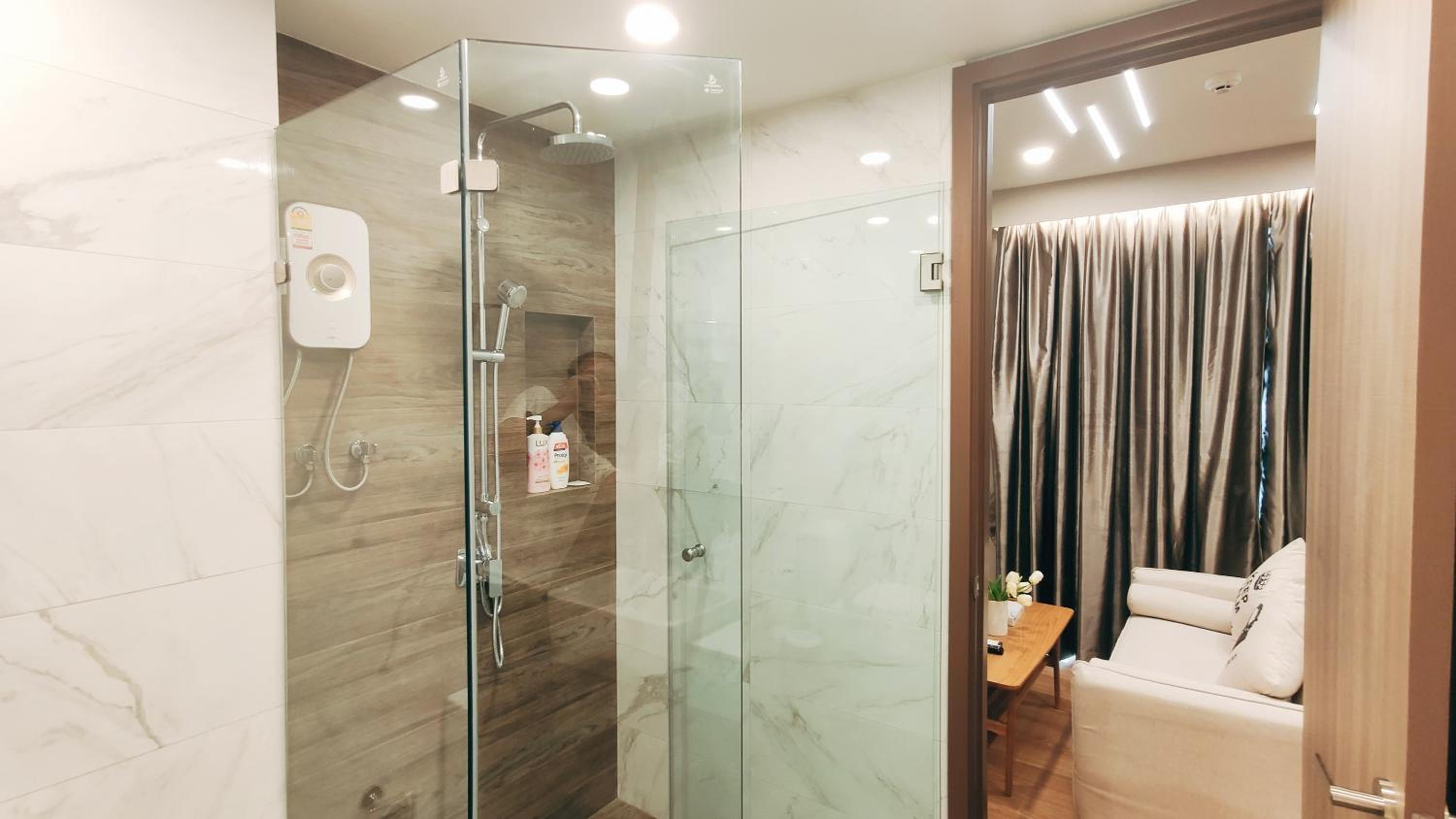 One-Bedroom Suite - Photo 7
