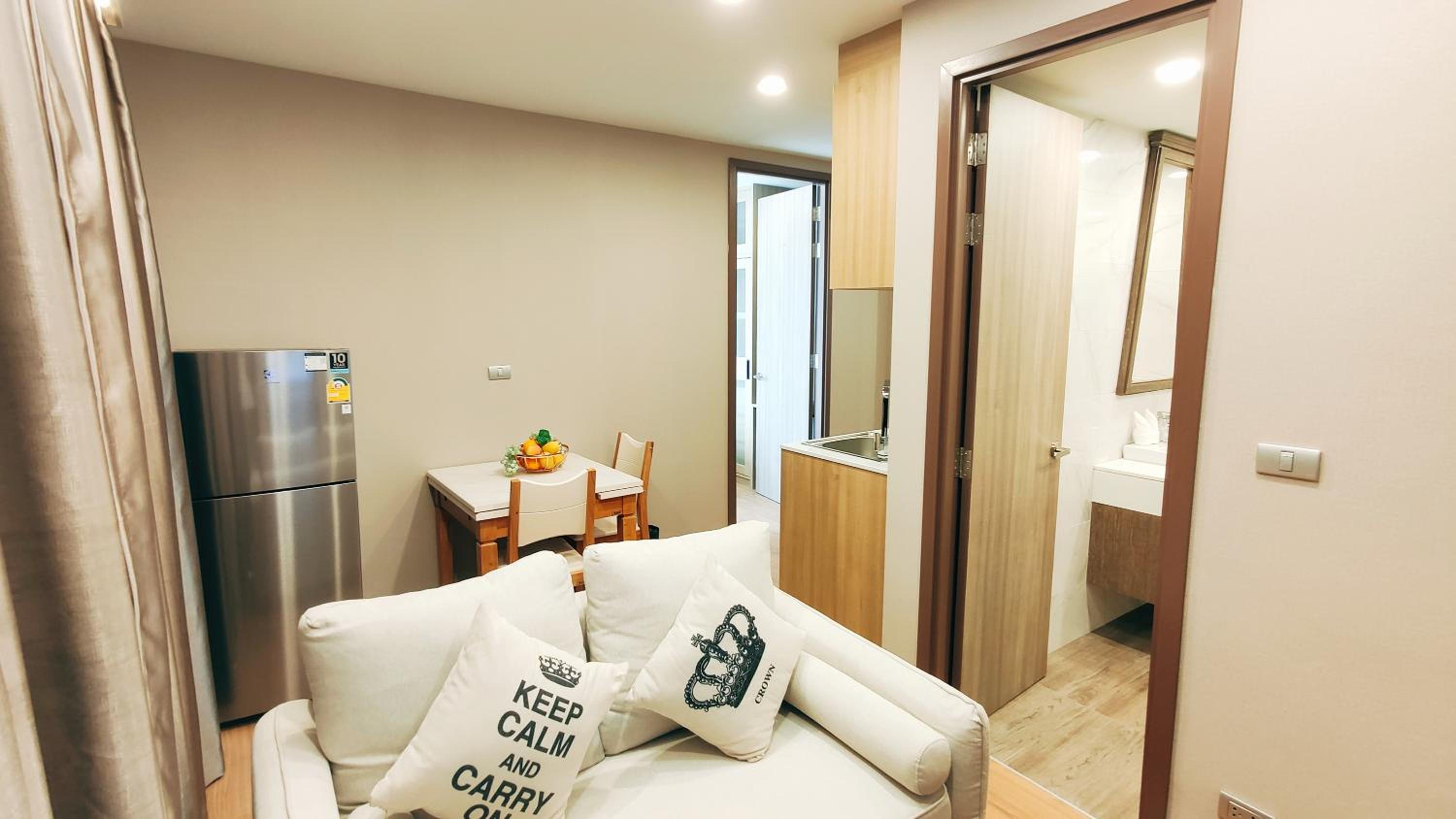 One-Bedroom Suite - Photo 4