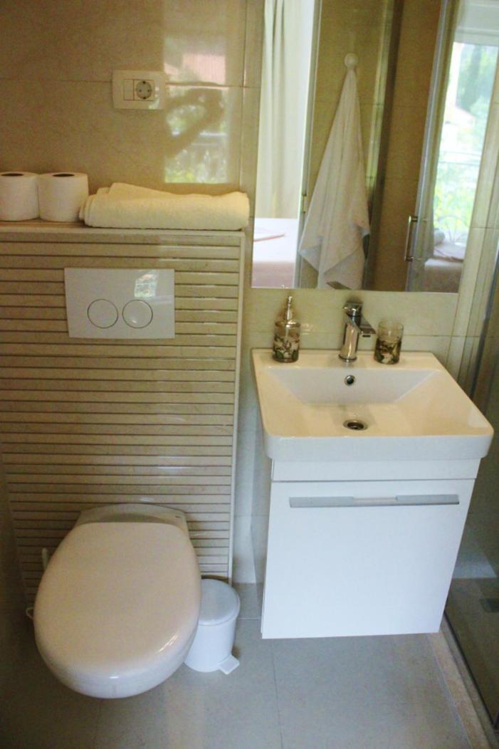 Double Room with Garden View - Photo 2