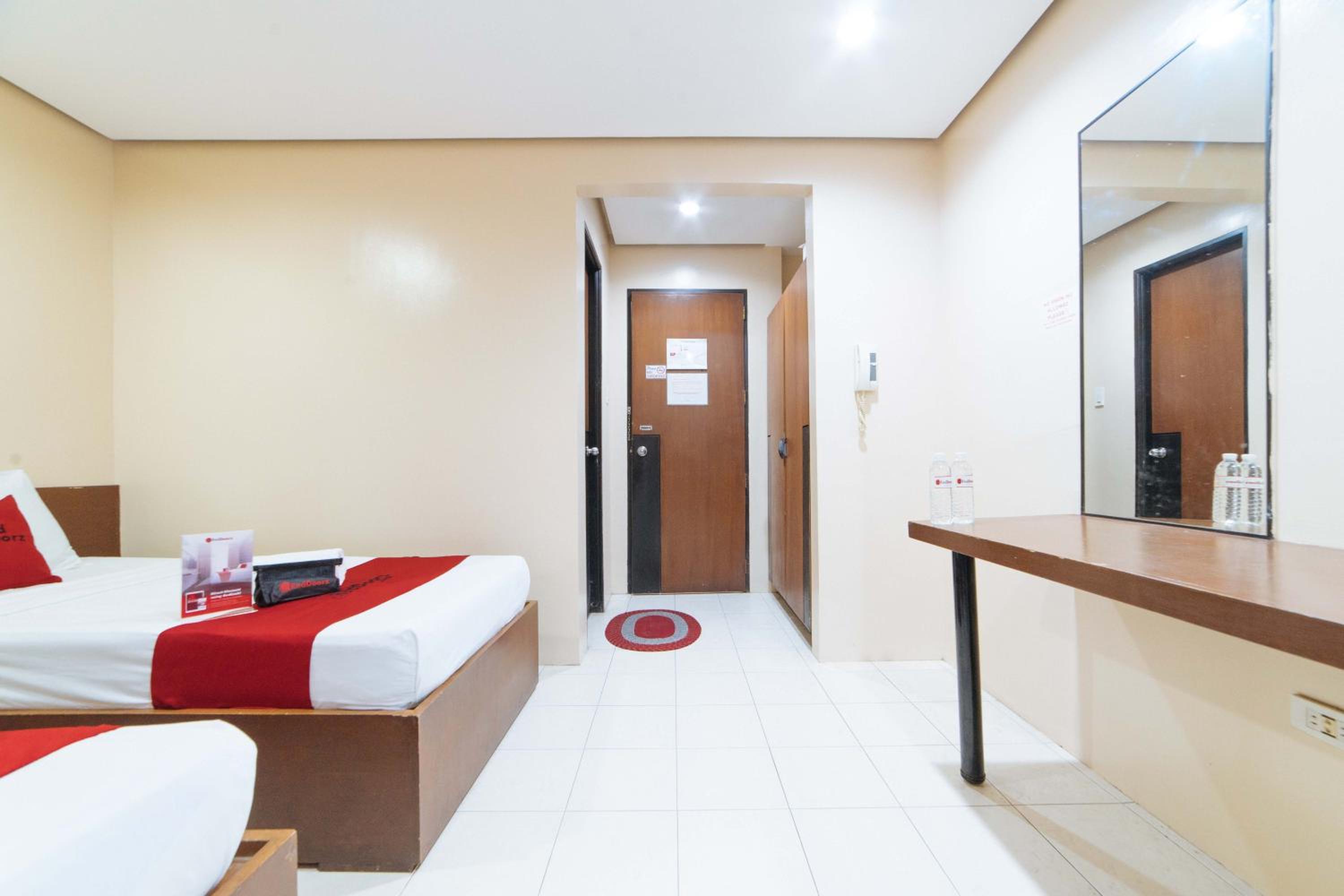 Twin Room - Photo 3