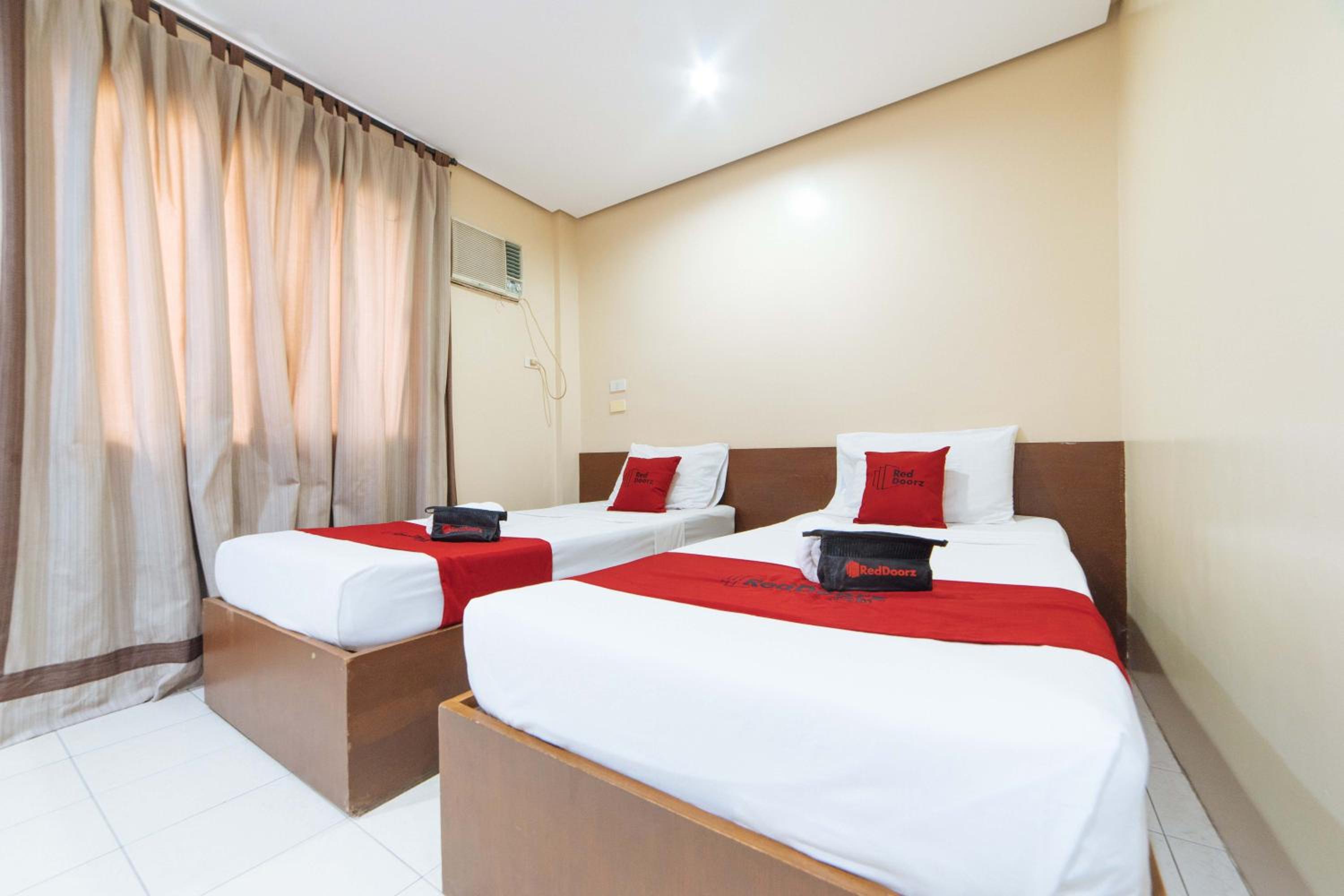 Twin Room - Photo 9