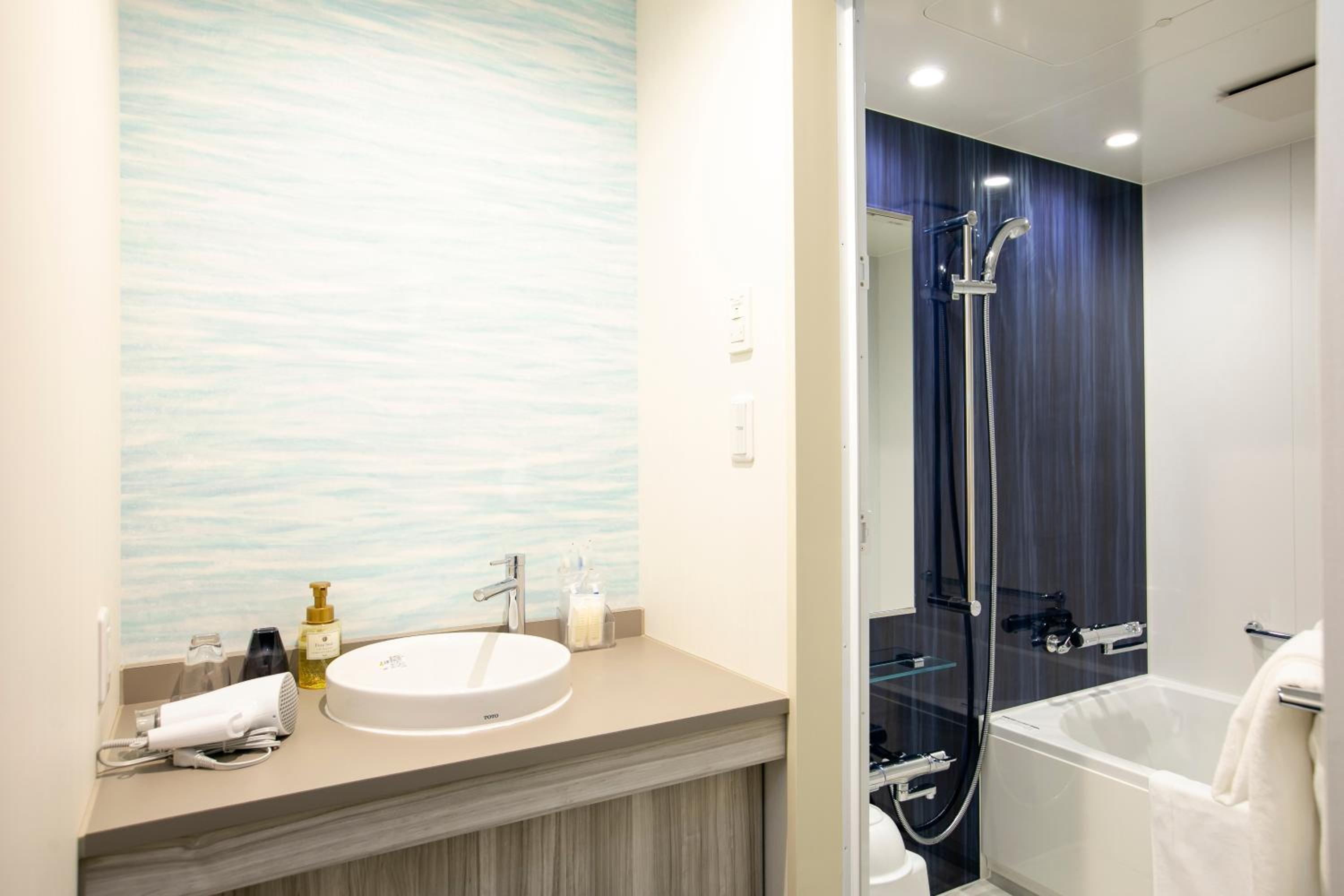 Connecting Double and Twin Room - Non-Smoking - Photo 4