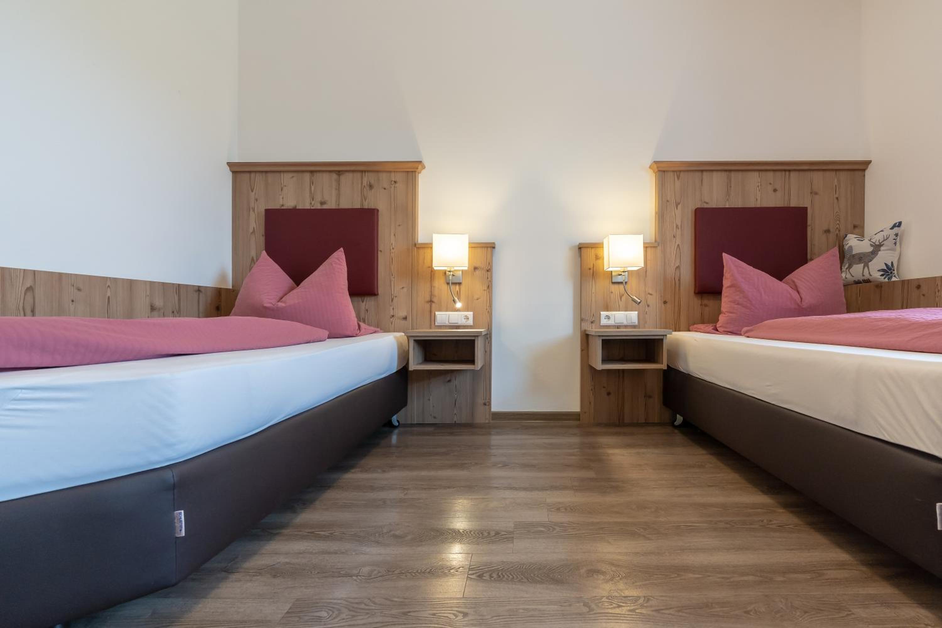 Twin Room with Shower