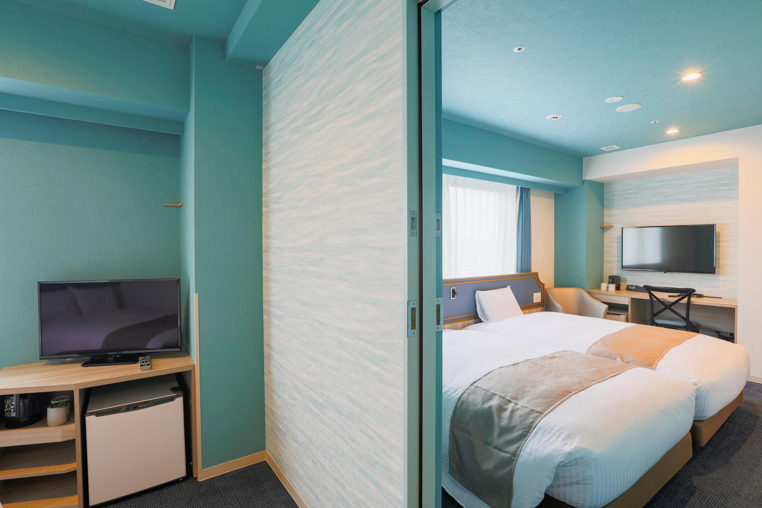 Connecting Double and Twin Room - Non-Smoking - Photo 6