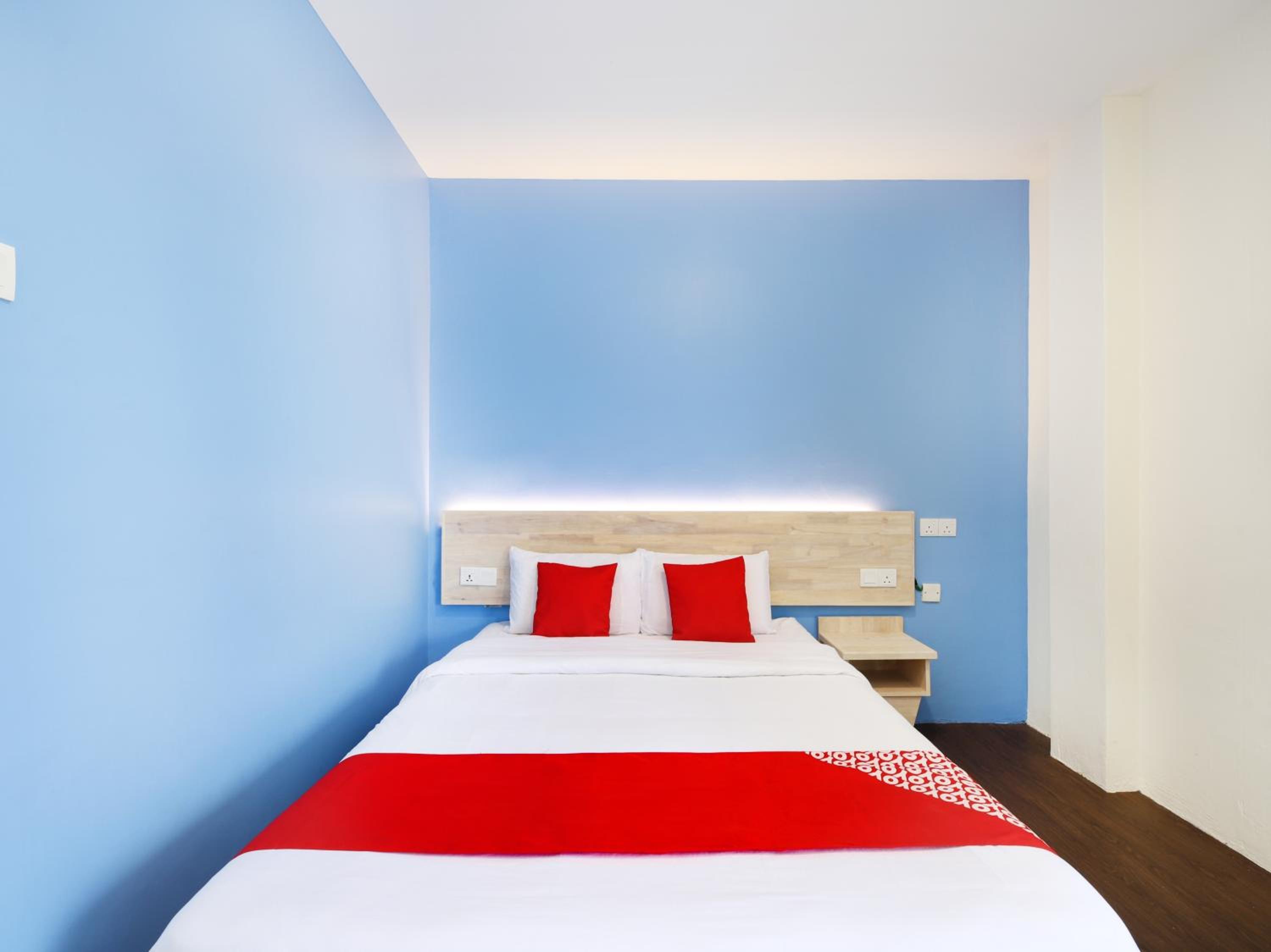Deluxe Queen Room - Photo 3