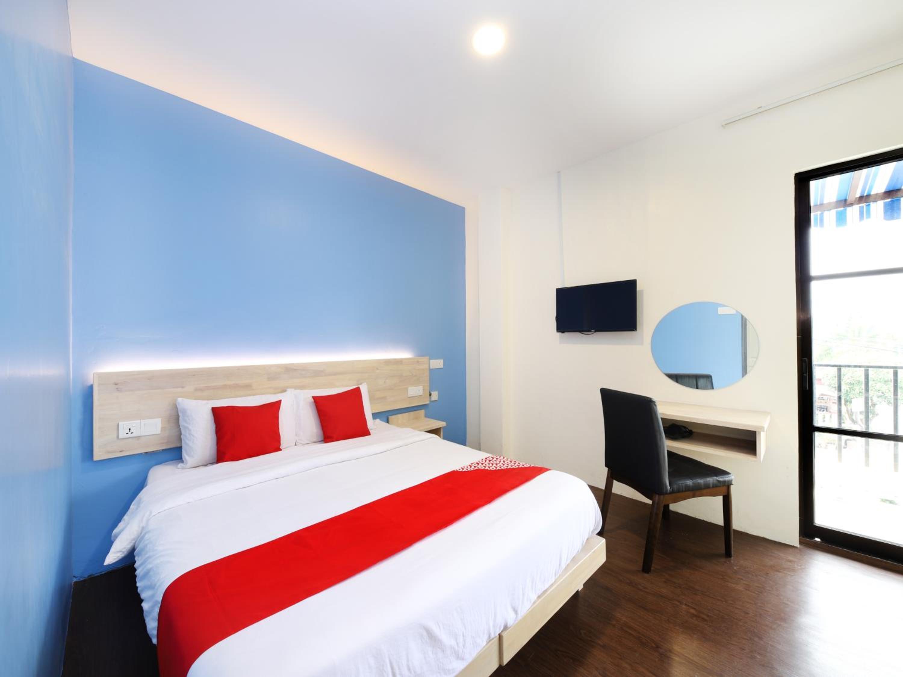 Deluxe Queen Room - Photo 2