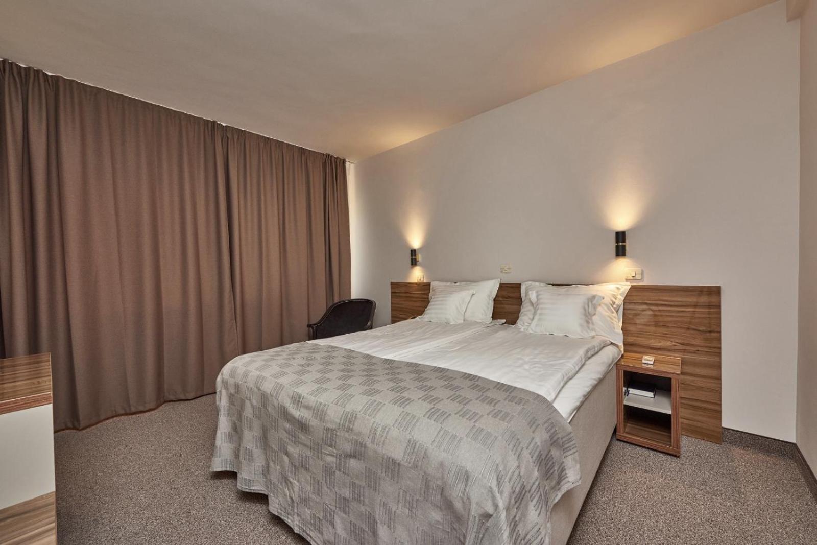 Standard Double or Twin Room - Photo 6